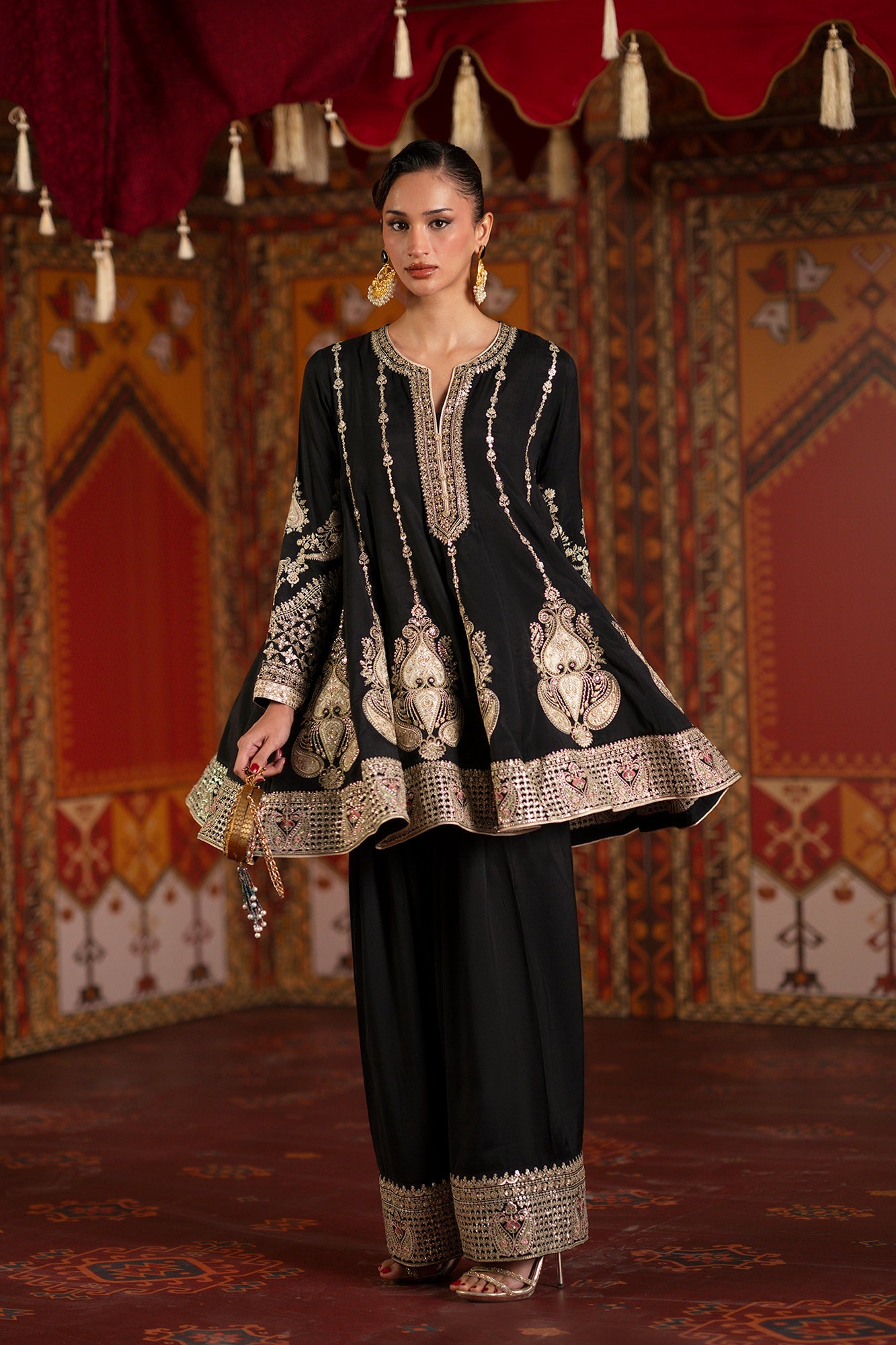EMBROIDERED SUIT (E1066/104/902)