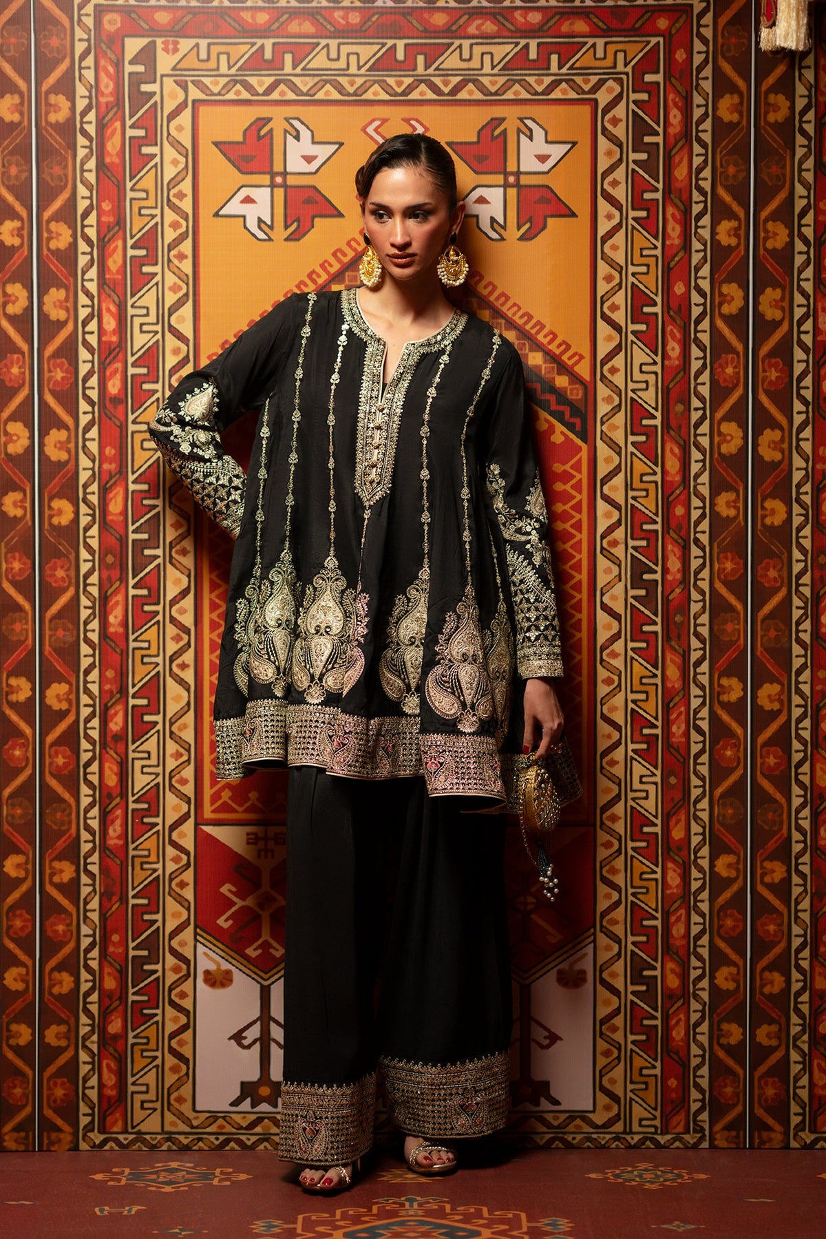 EMBROIDERED SUIT (E1066/104/902)