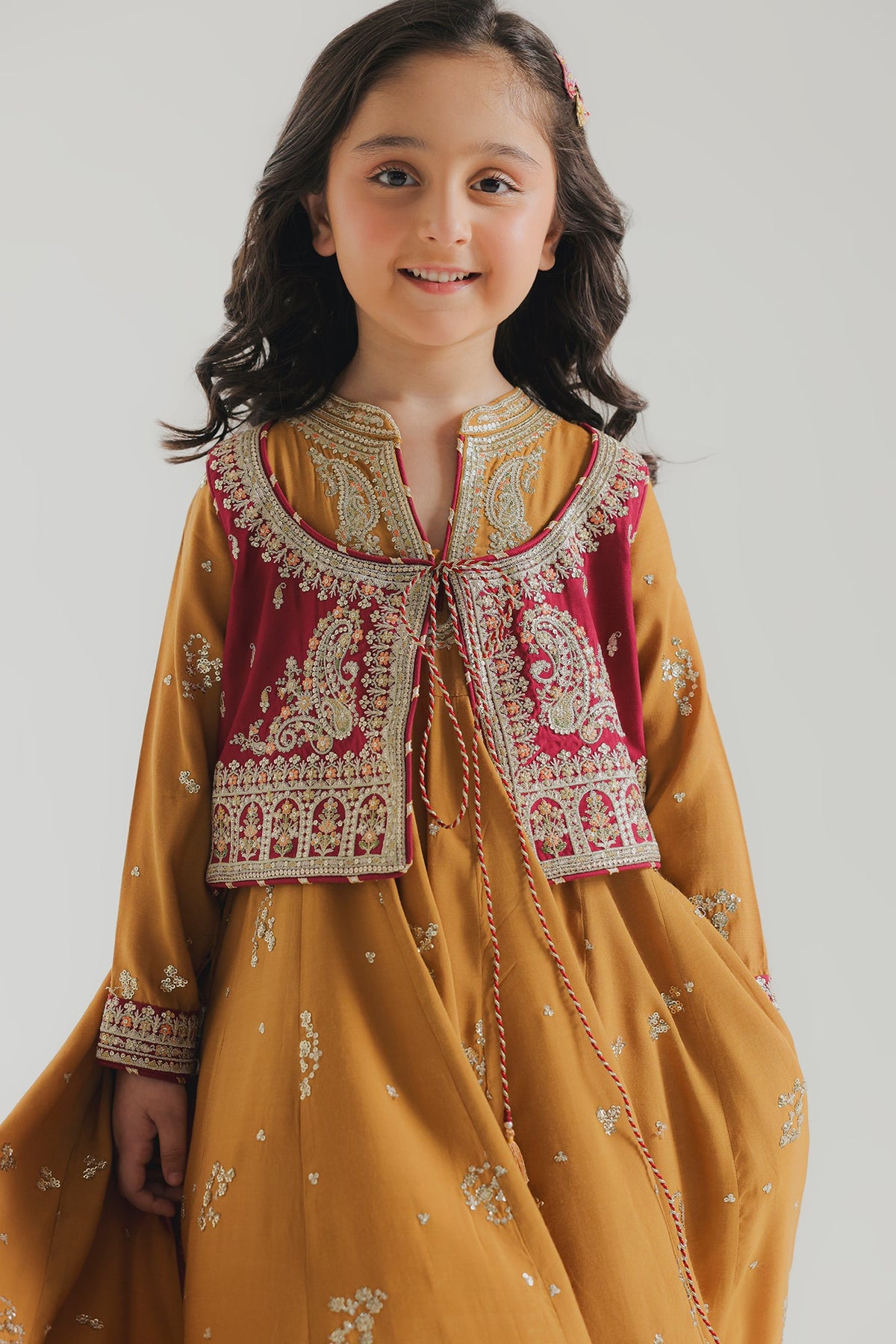 EMBROIDERED SUIT (E1067-404-104 E1067-304-104)