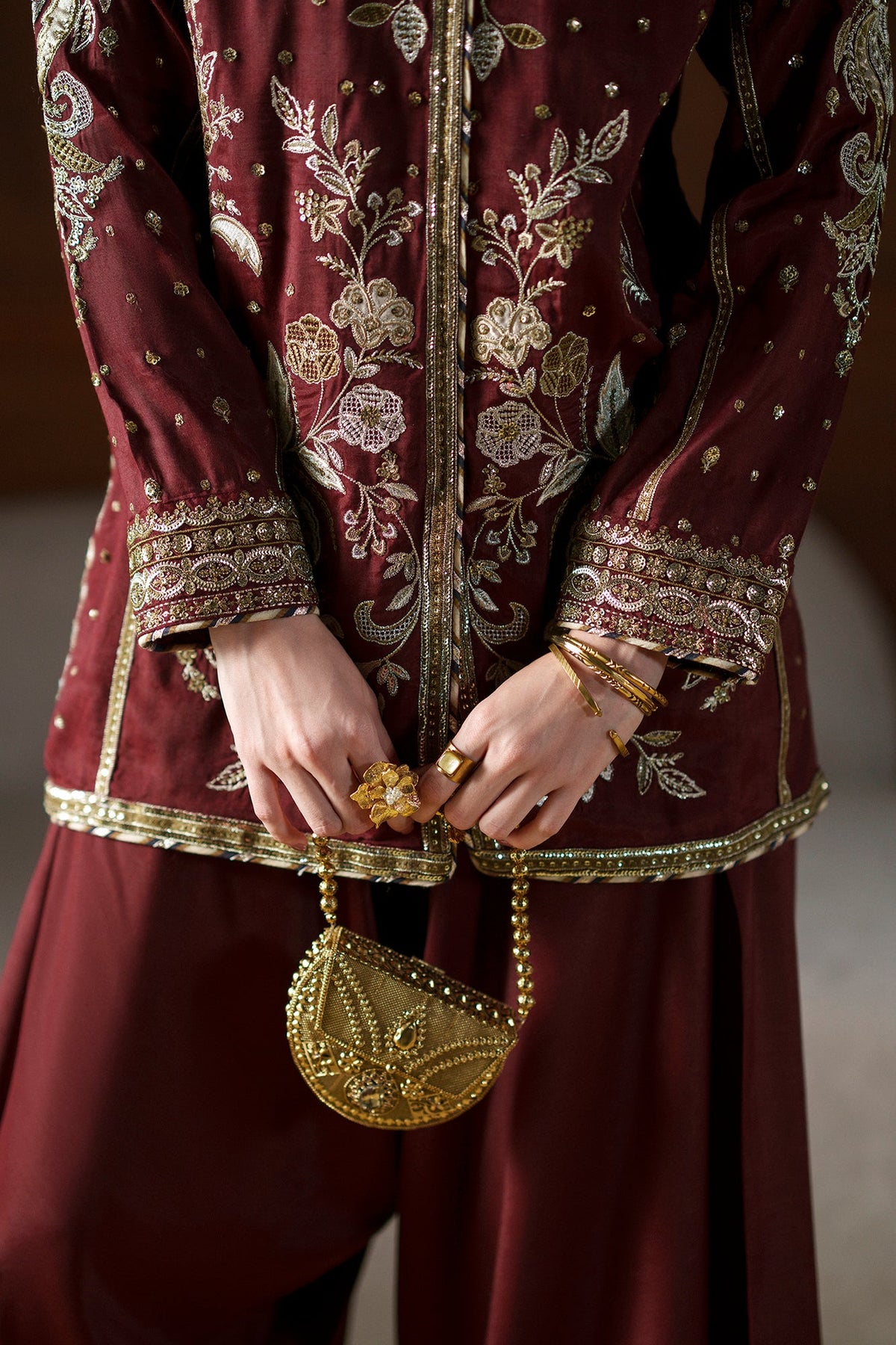 EMBROIDERED SUIT (E1077/104/415)