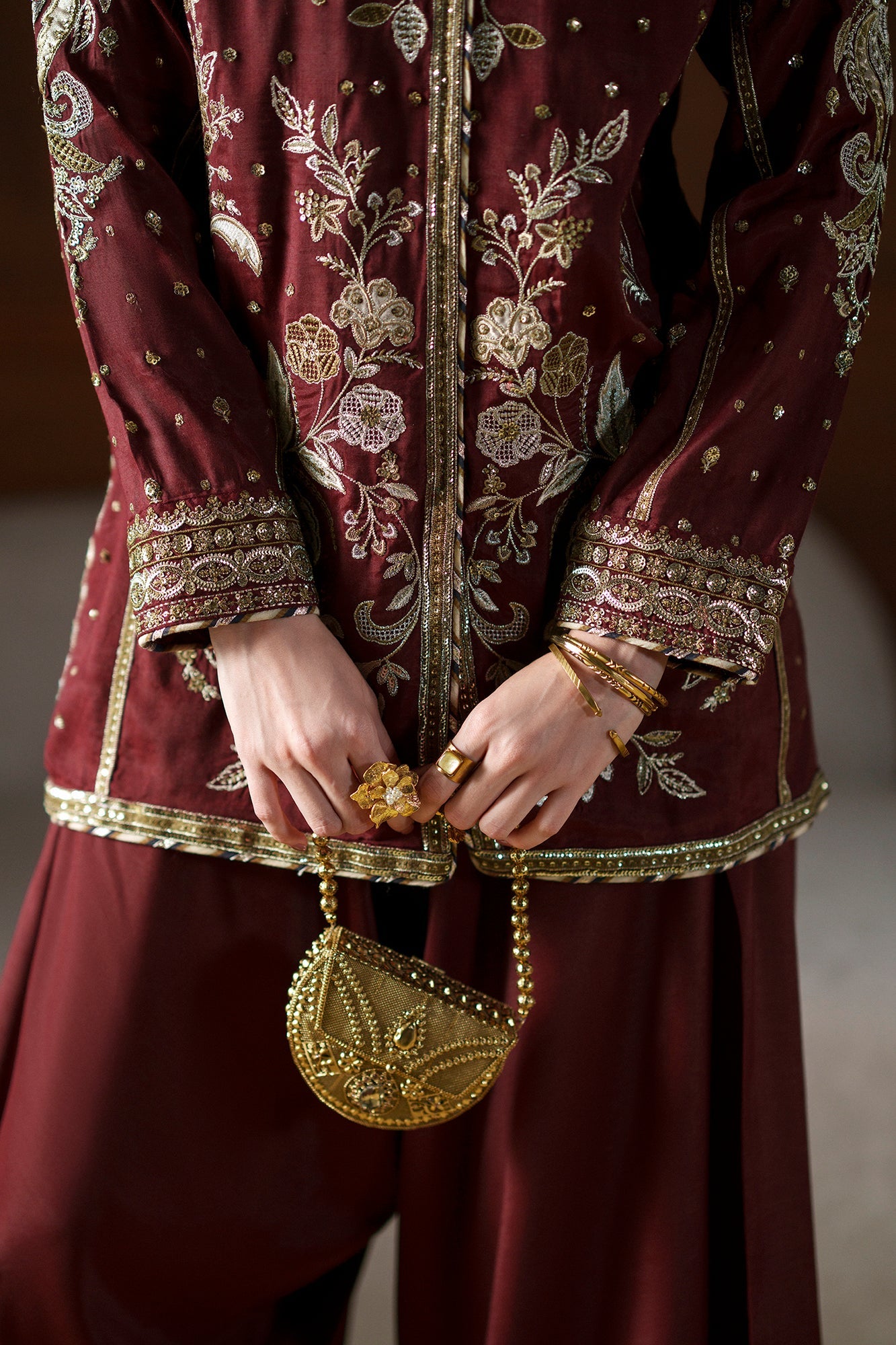 EMBROIDERED SUIT (E1077/104/415)