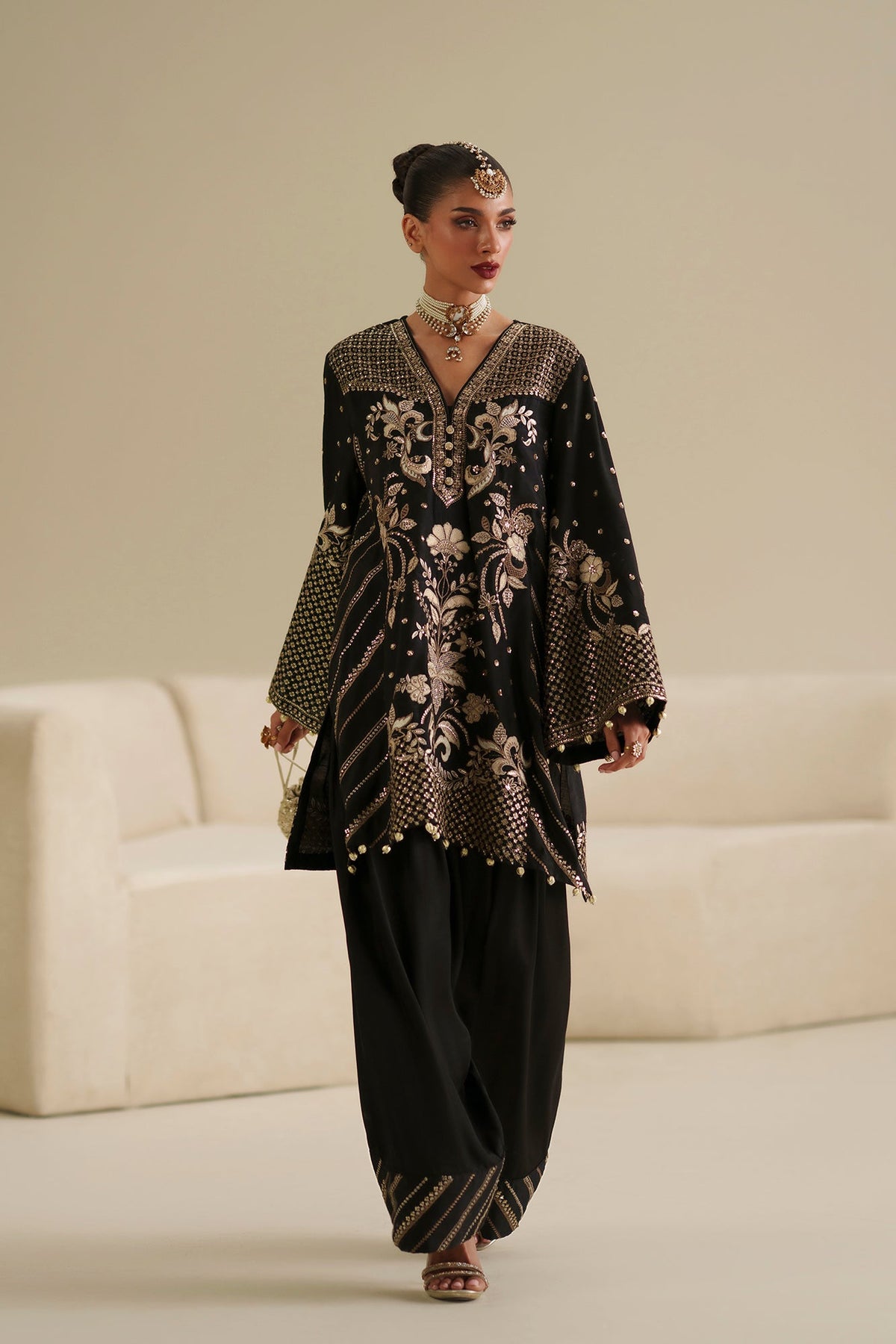 EMBROIDERED SUIT (E1082/104/902)