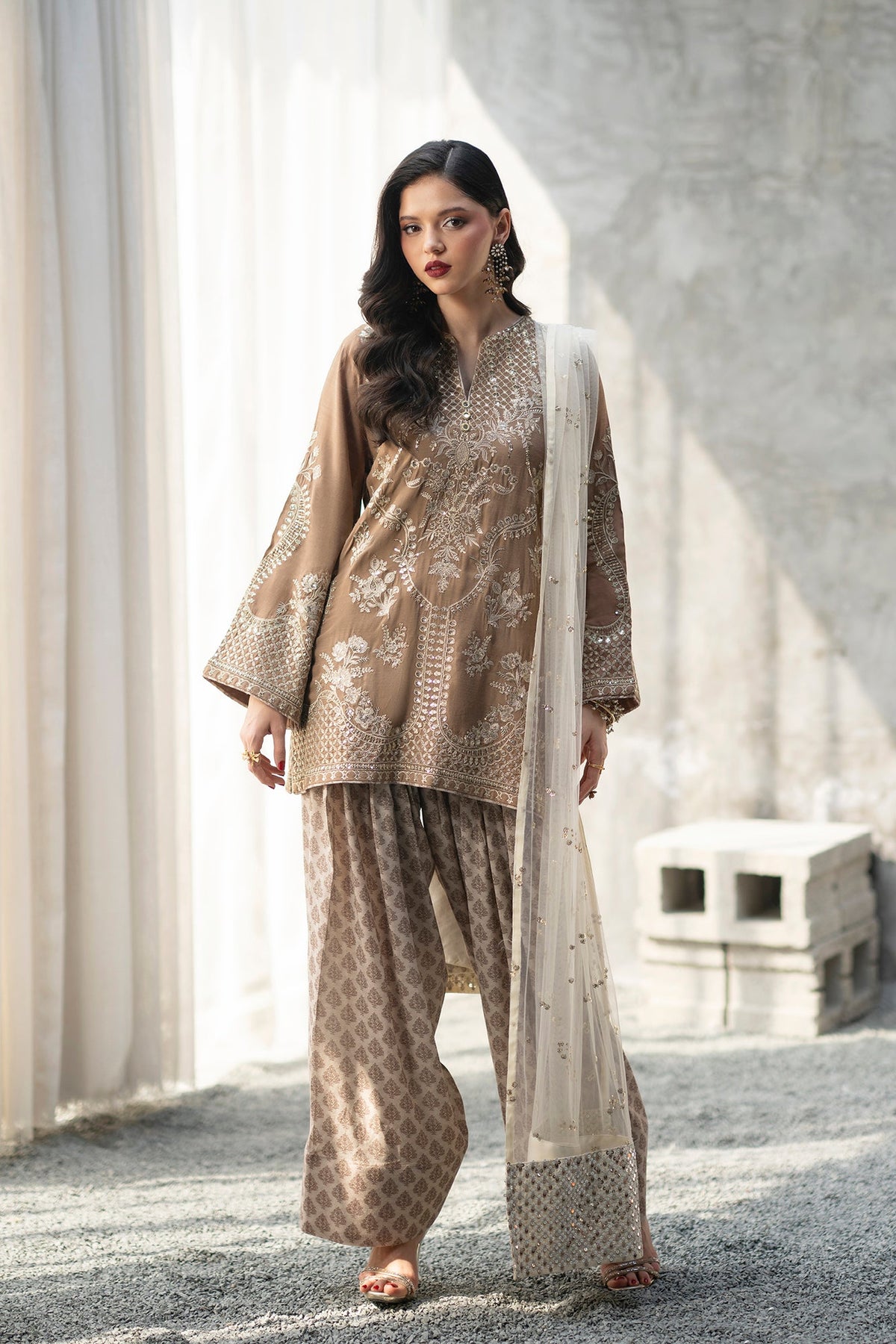EMBROIDERED SUIT (E1086/104/111)