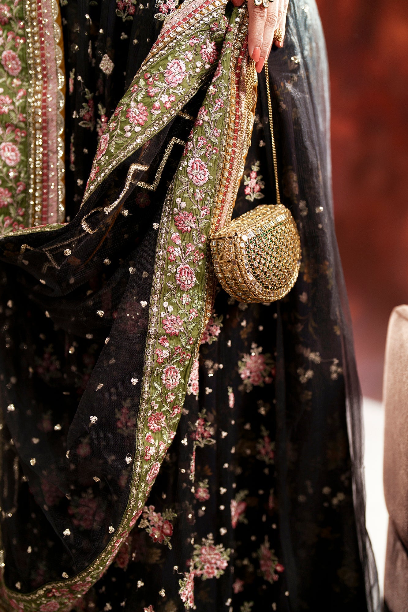 EMBROIDERED SUIT (E1092/104/902)