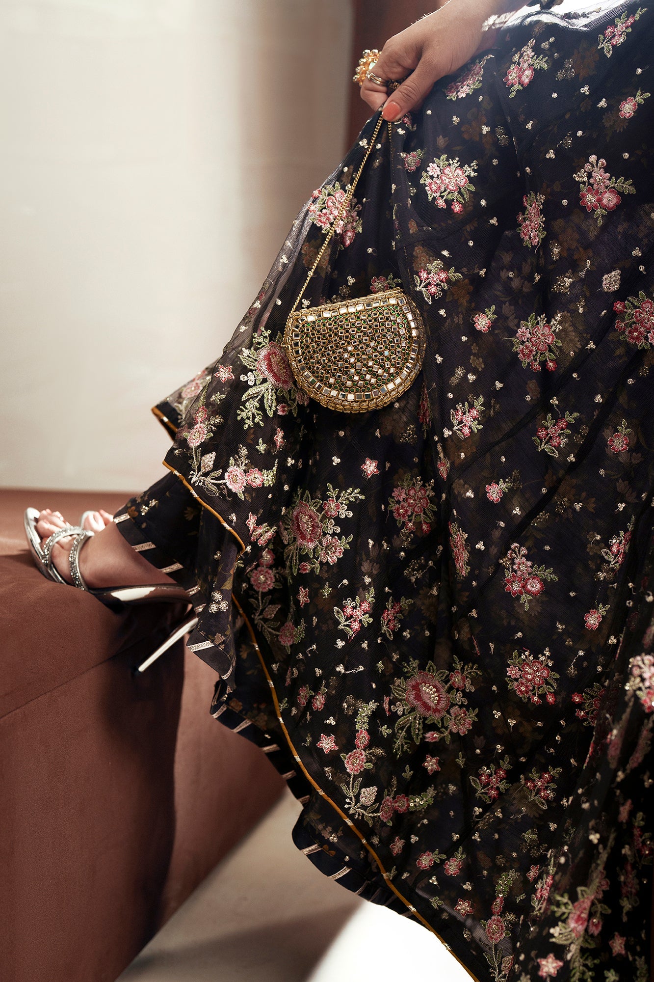 EMBROIDERED SUIT (E1092/104/902)
