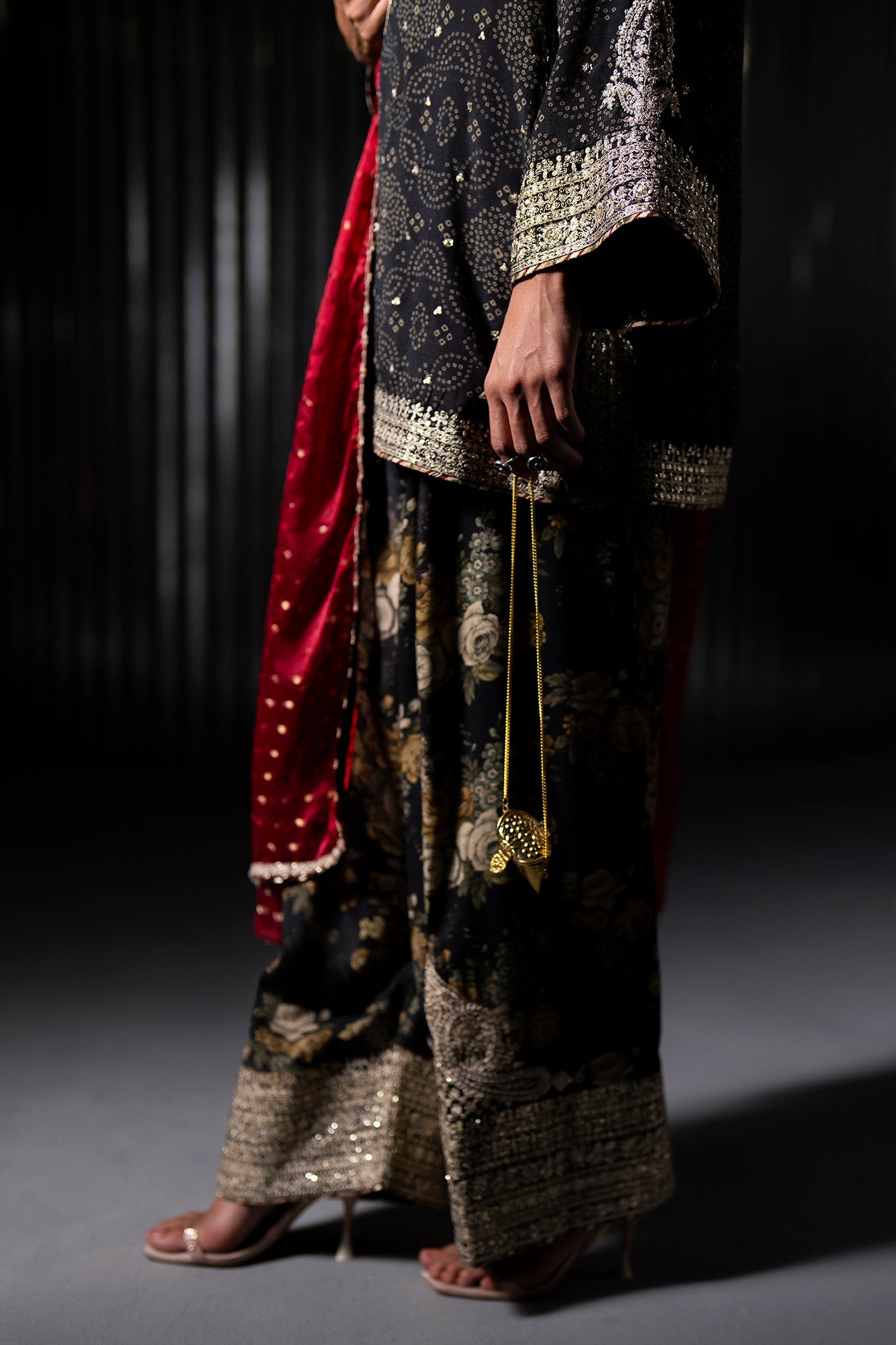 EMBROIDERED SUIT (E1101/104/902)