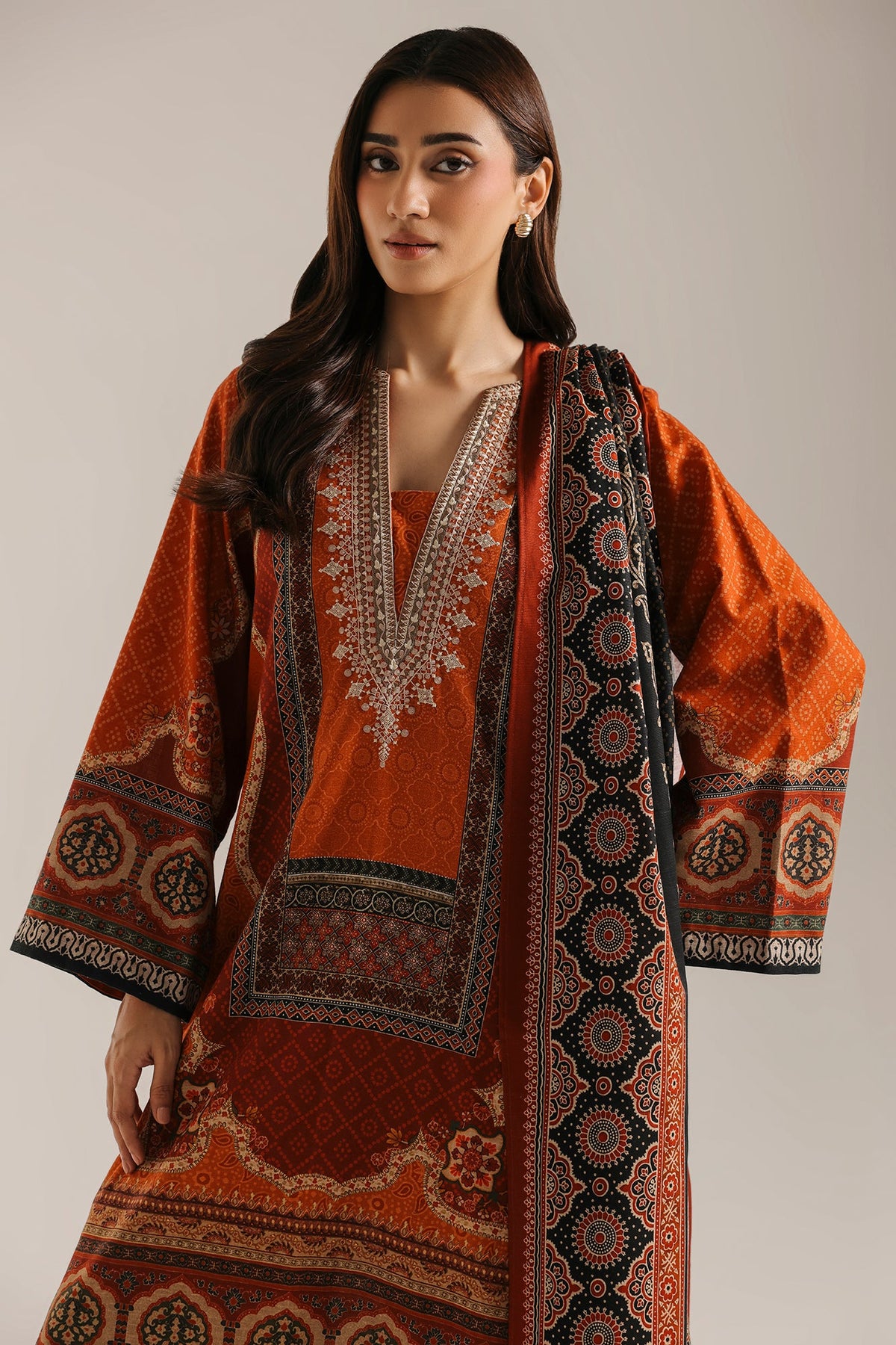 EMBROIDERED SUIT (E1104-203-209)