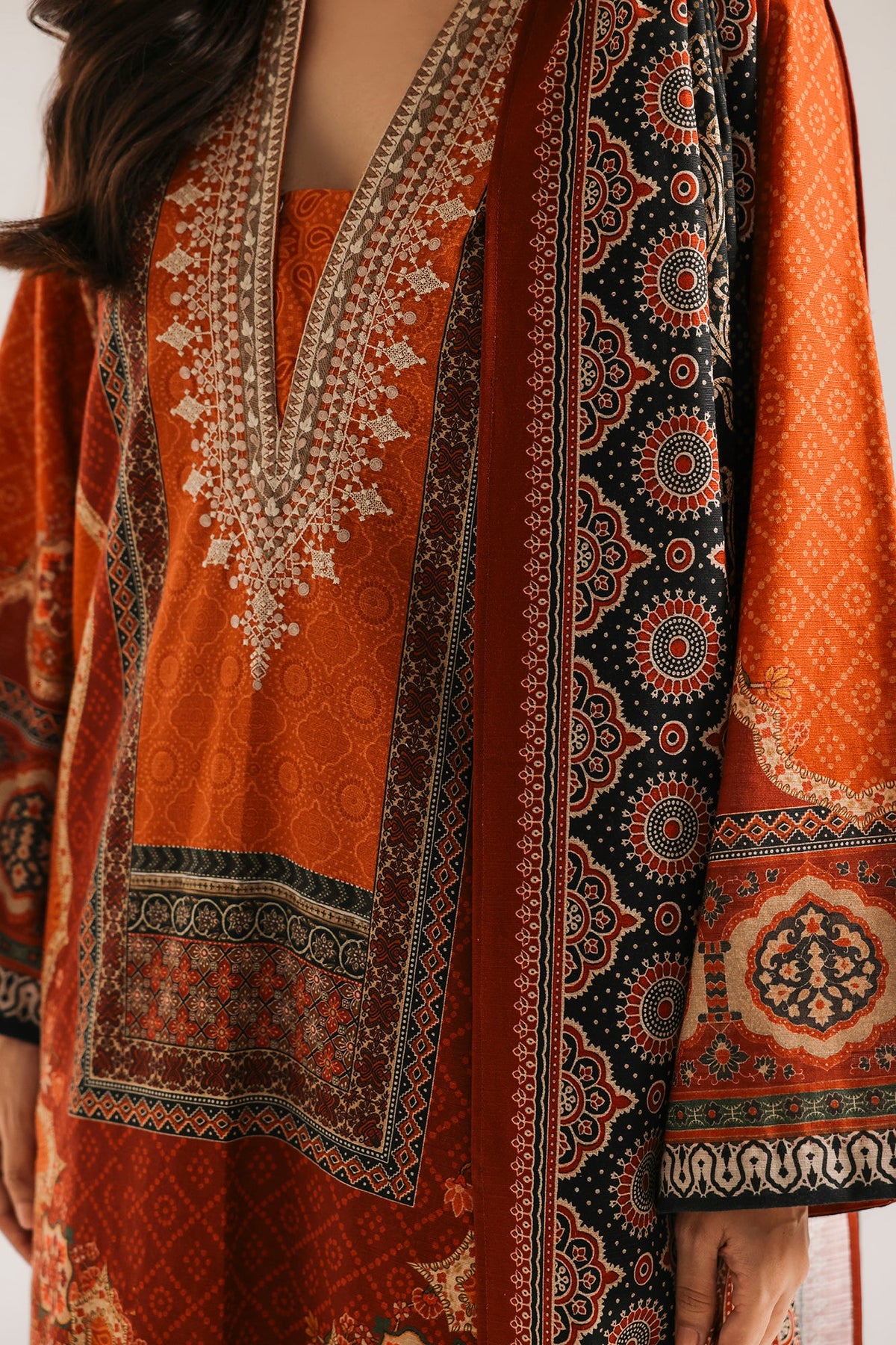 EMBROIDERED SUIT (E1104-203-209)