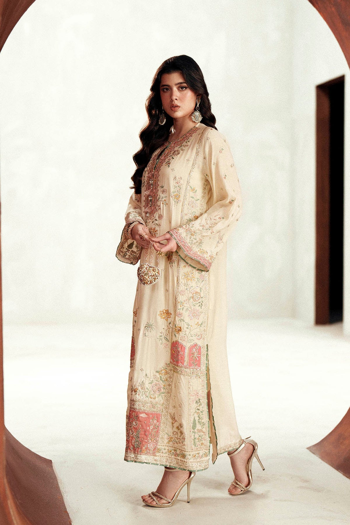 EMBROIDERED KAFTAN (E1105/104/002)