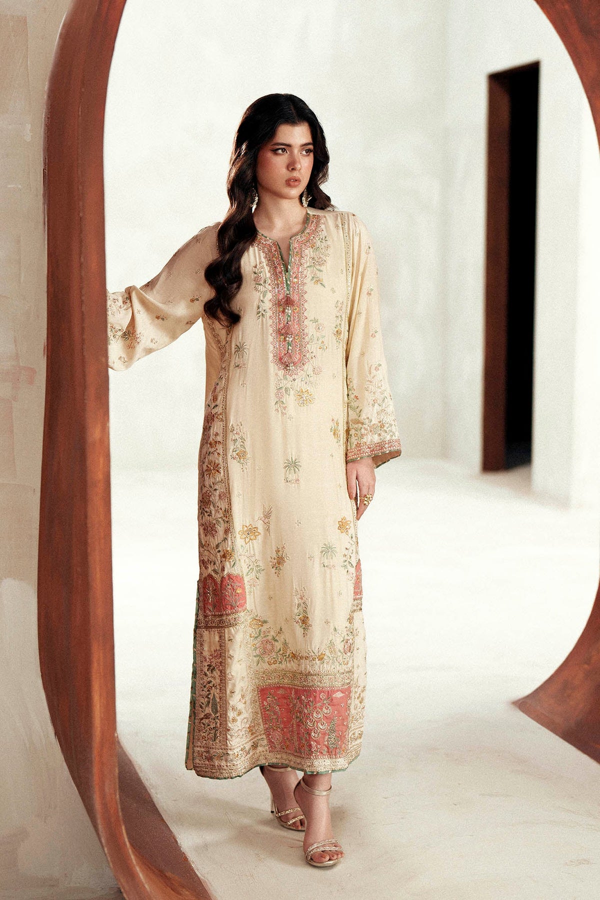 EMBROIDERED KAFTAN (E1105/104/002)