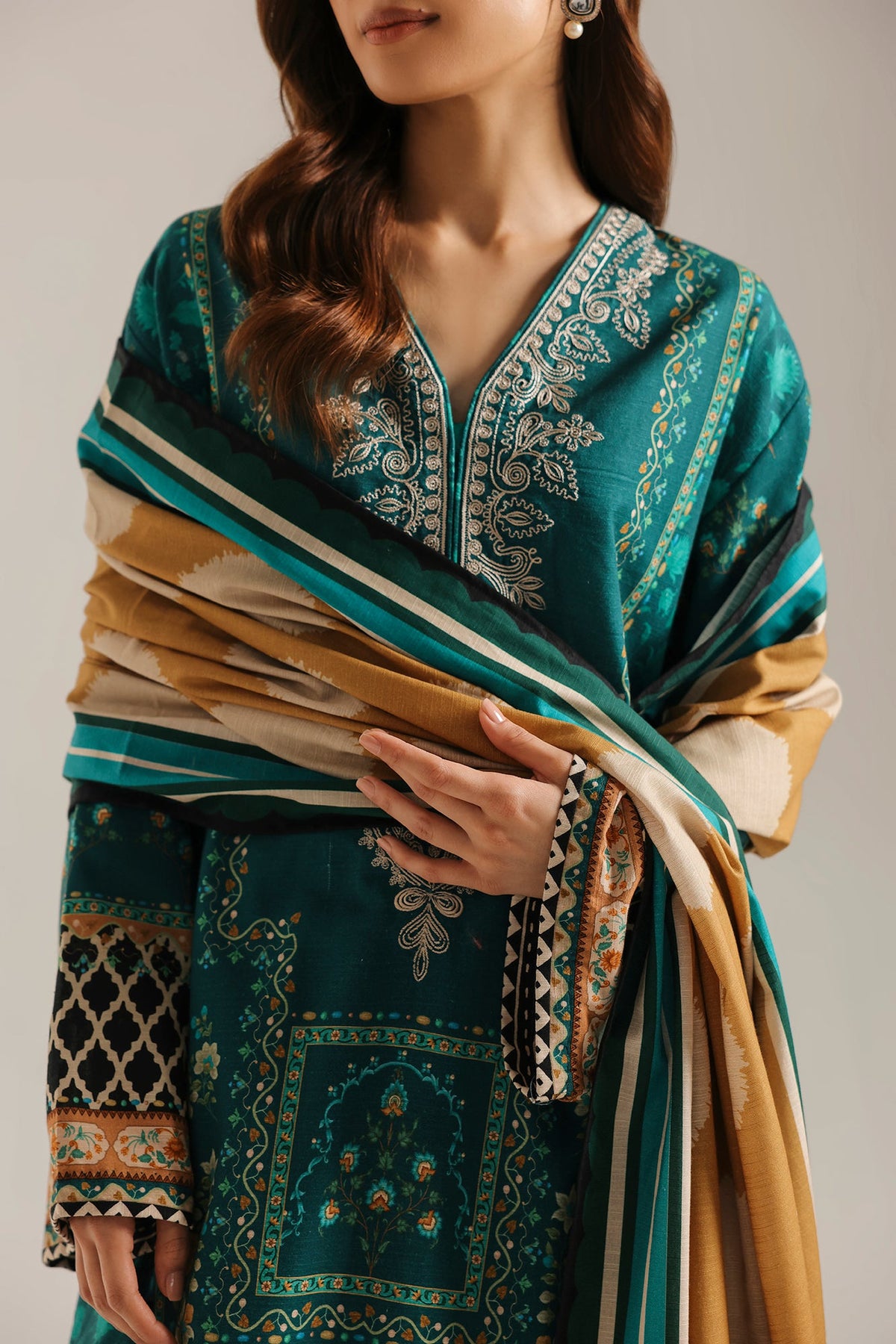 EMBROIDERED SUIT (E1106-203-711)