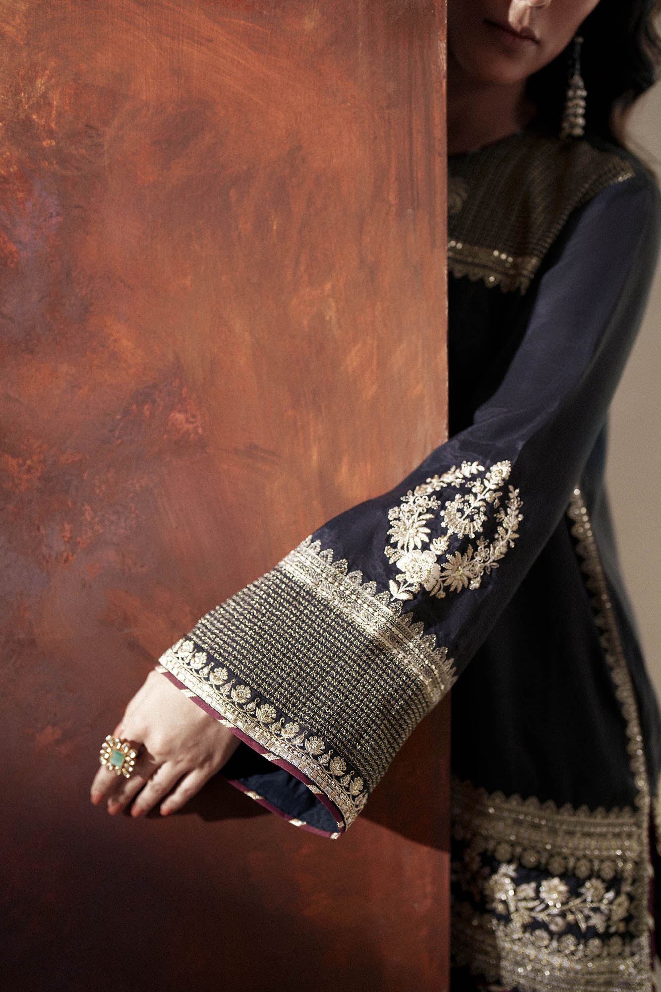 EMBROIDERED SUIT (E1107/104/902)