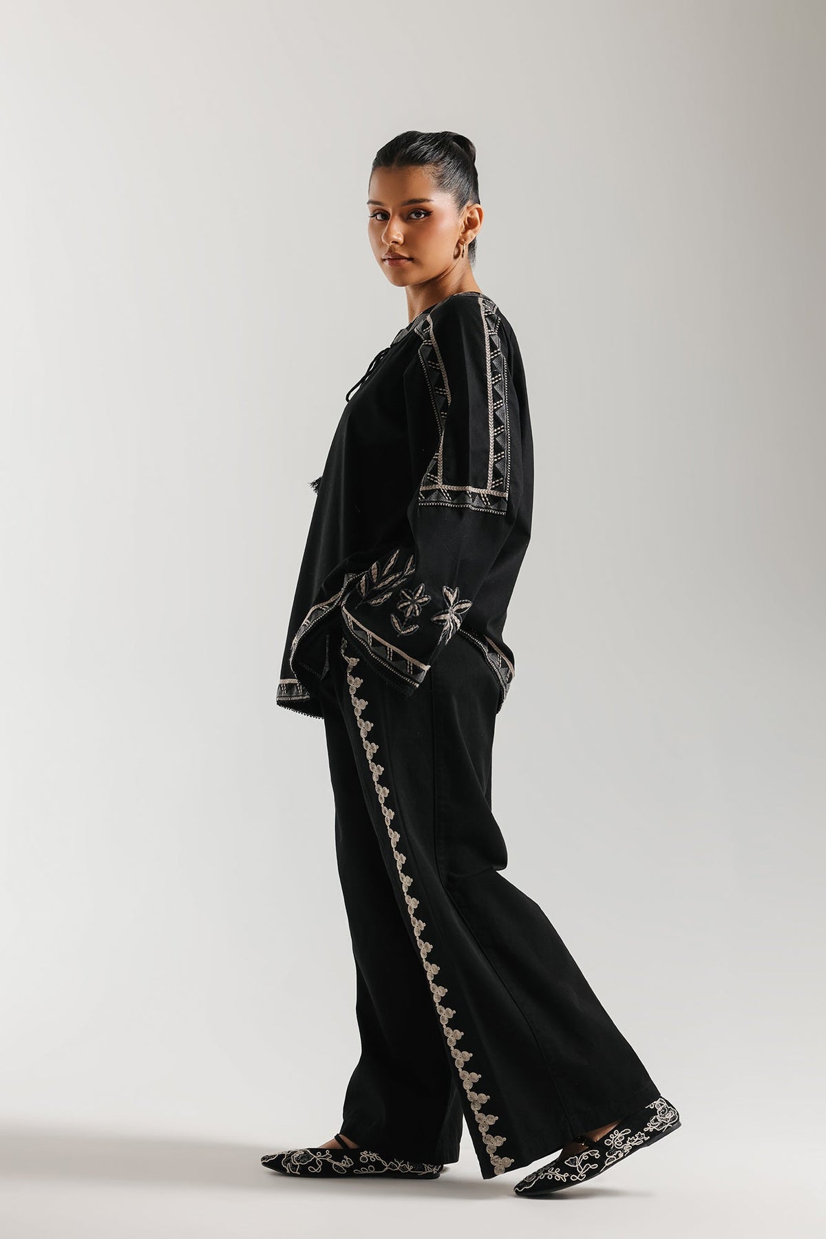 EMBROIDERED TOP (E1110/101/902)