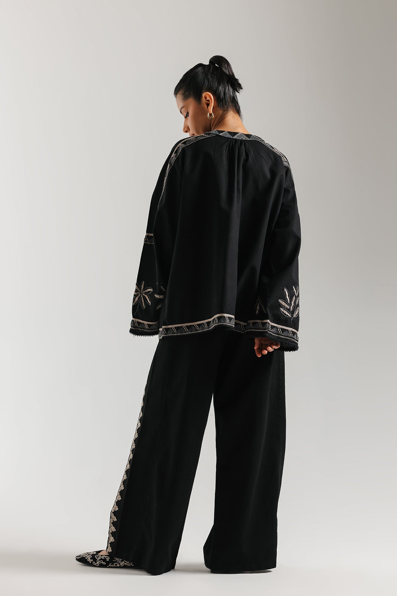 EMBROIDERED TOP (E1110/101/902)