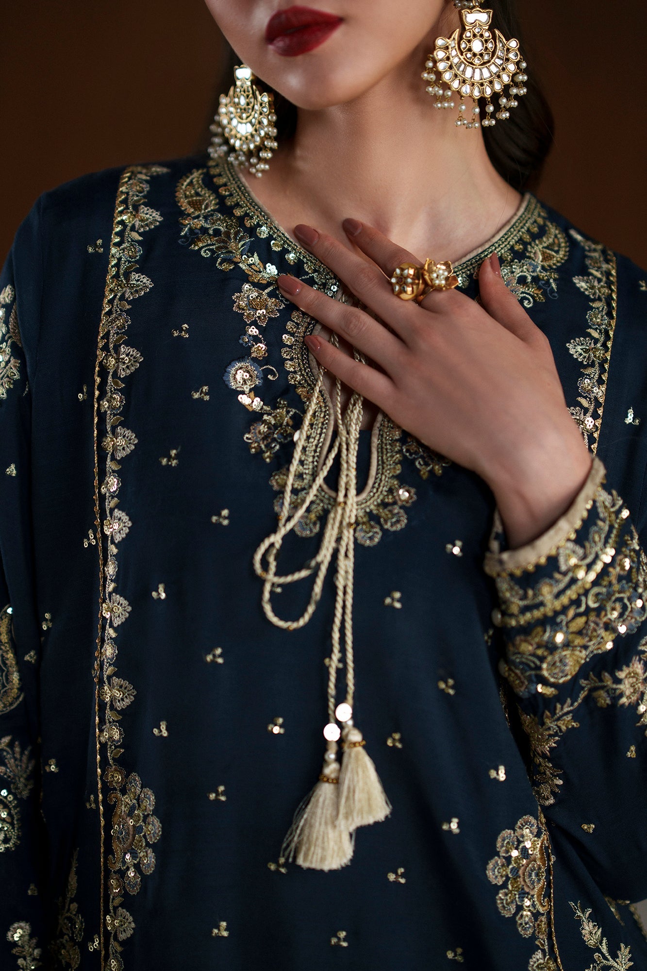 EMBROIDERED SUIT (E1110/104/623)