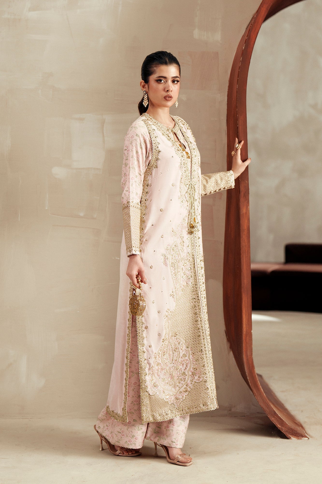 EMBROIDERED SUIT (E1116/104/328)