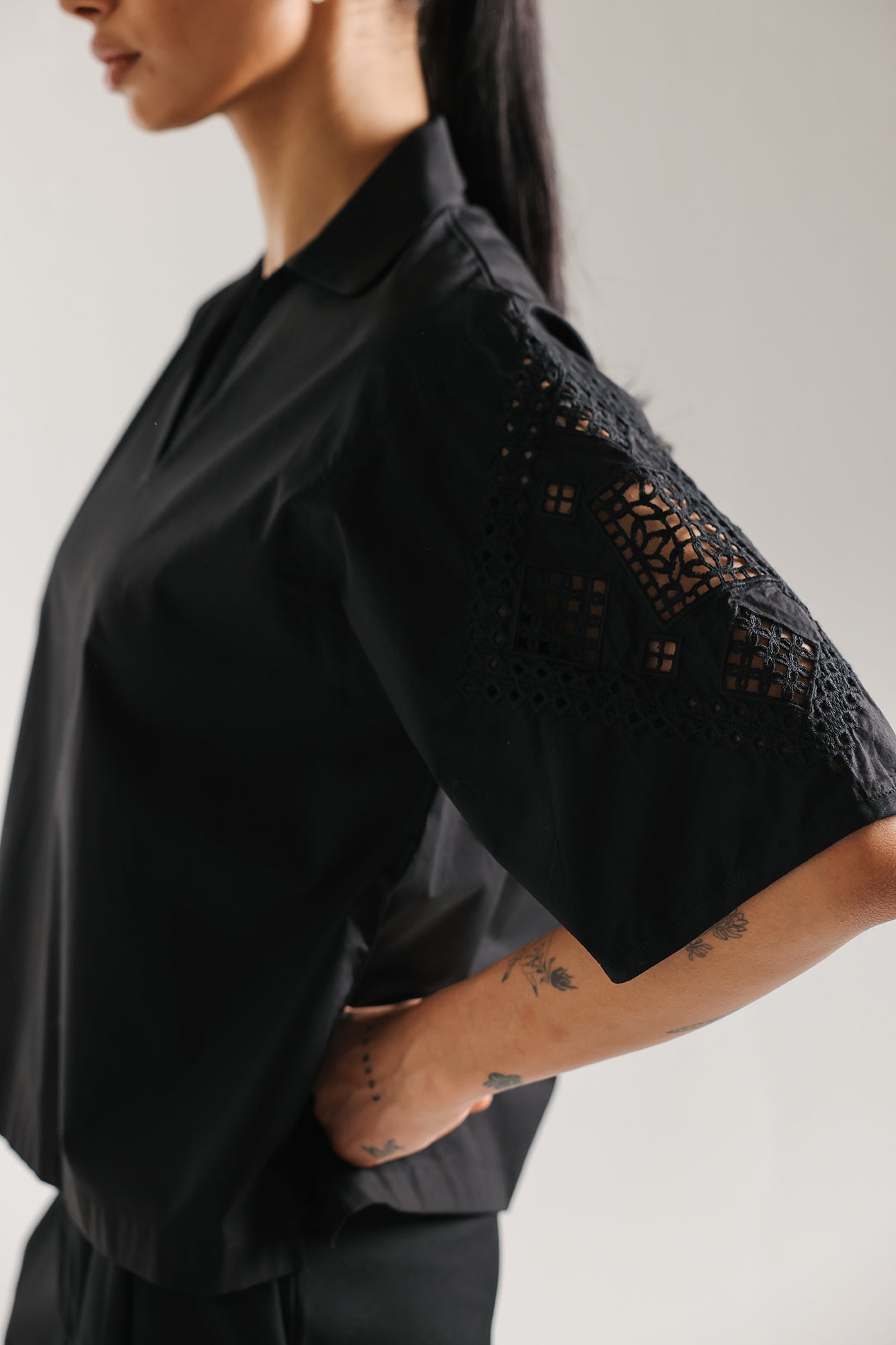 EMBROIDERED TOP (E1117/101/902)
