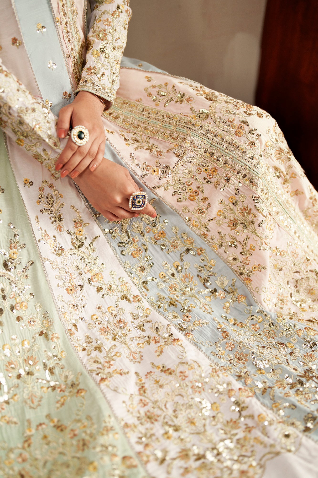 EMBROIDERED DRESS (E1118/104/329)
