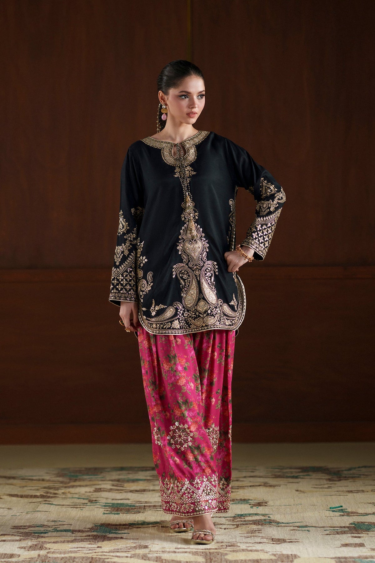 EMBROIDERED SUIT (E1119/104/902)