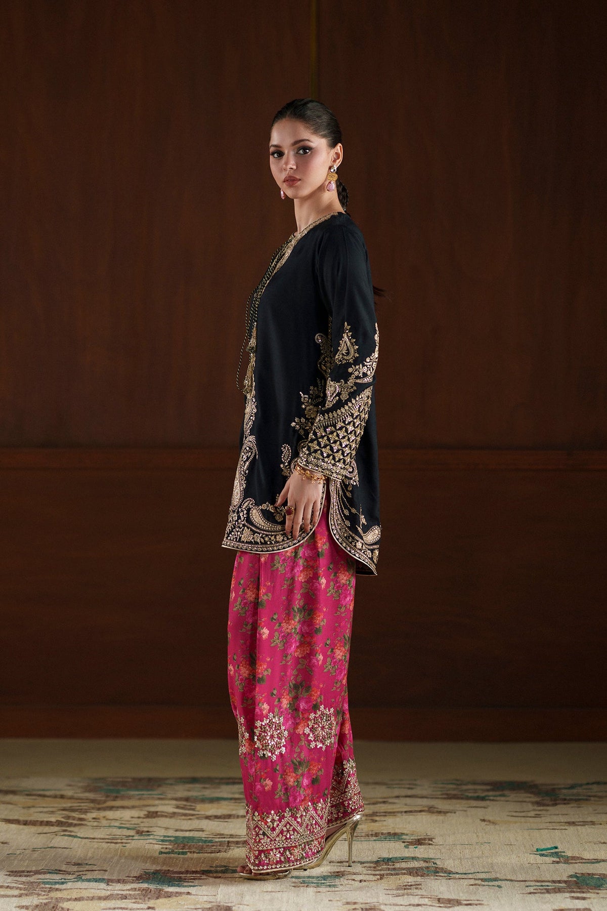EMBROIDERED SUIT (E1119/104/902)