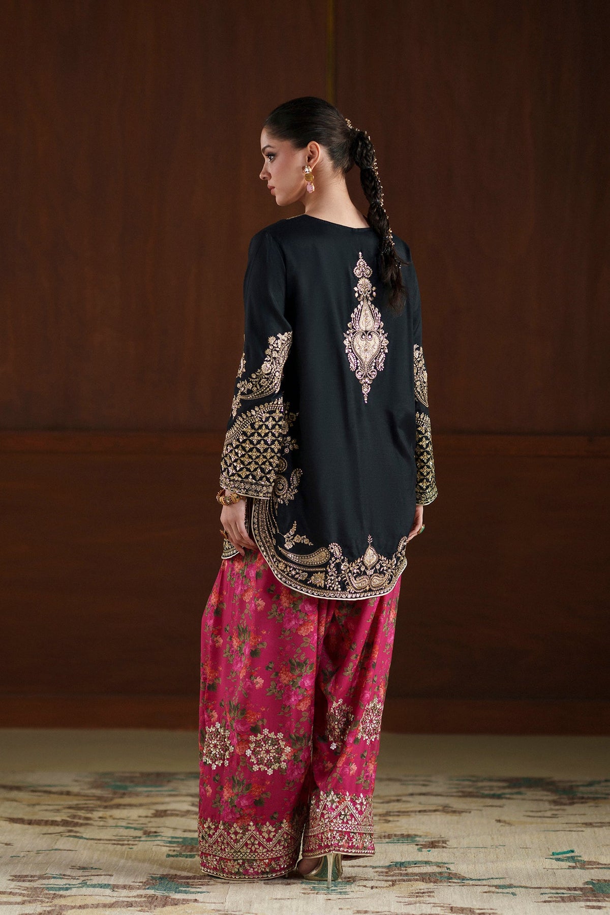 EMBROIDERED SUIT (E1119/104/902)