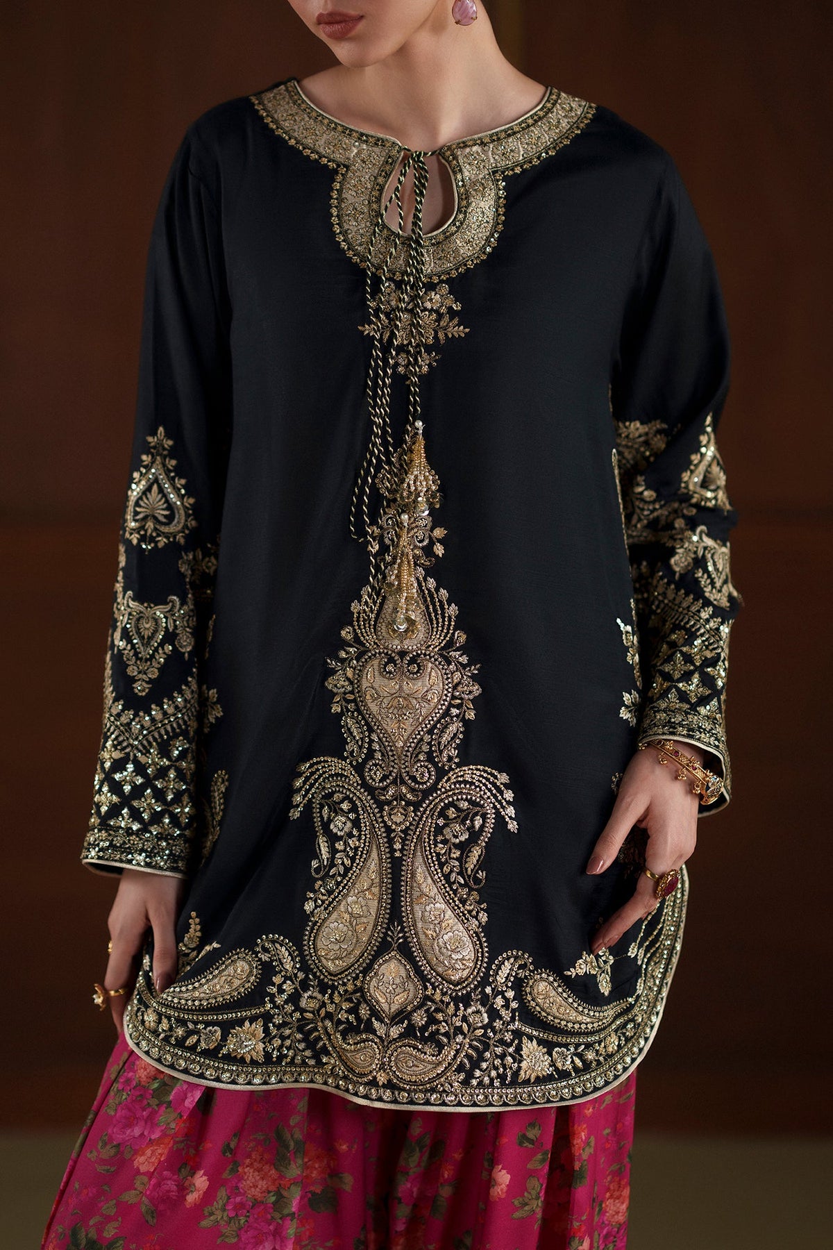 EMBROIDERED SUIT (E1119/104/902)