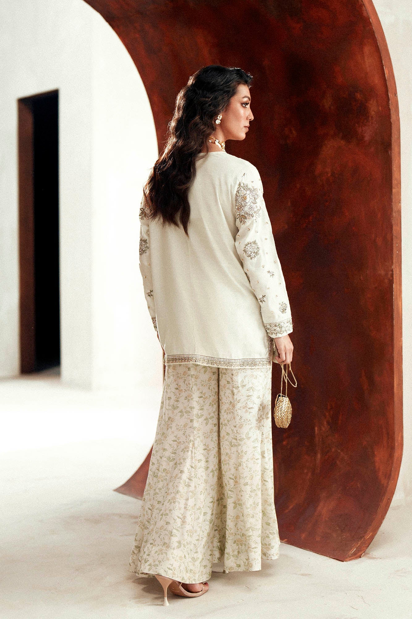 EMBROIDERED SUIT (E1120/104/722)