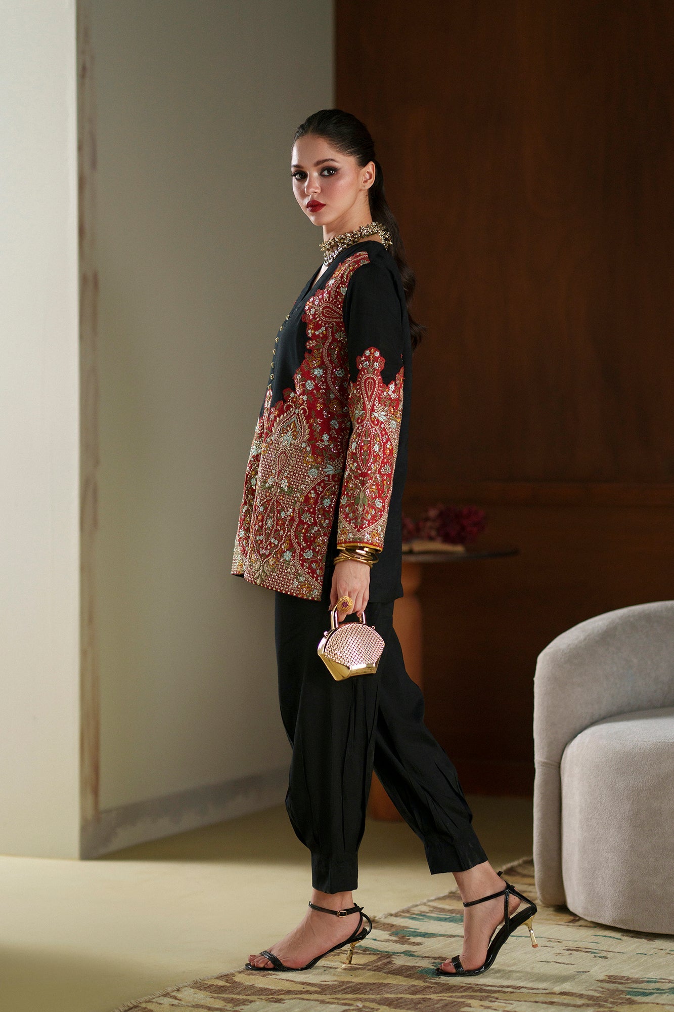 EMBROIDERED SUIT (E1122/104/902)