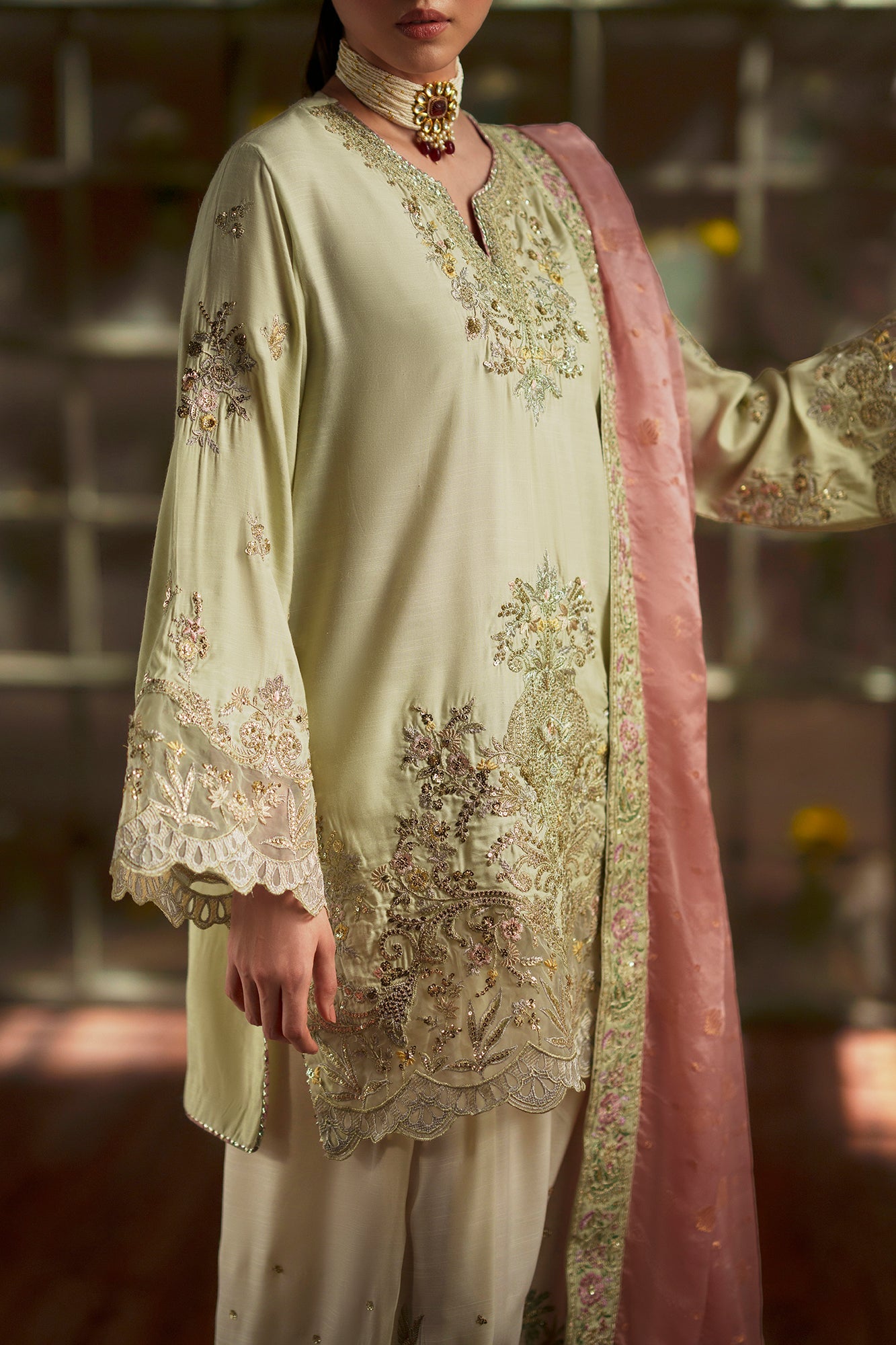 EMBROIDERED SUIT (E1128/104/130)
