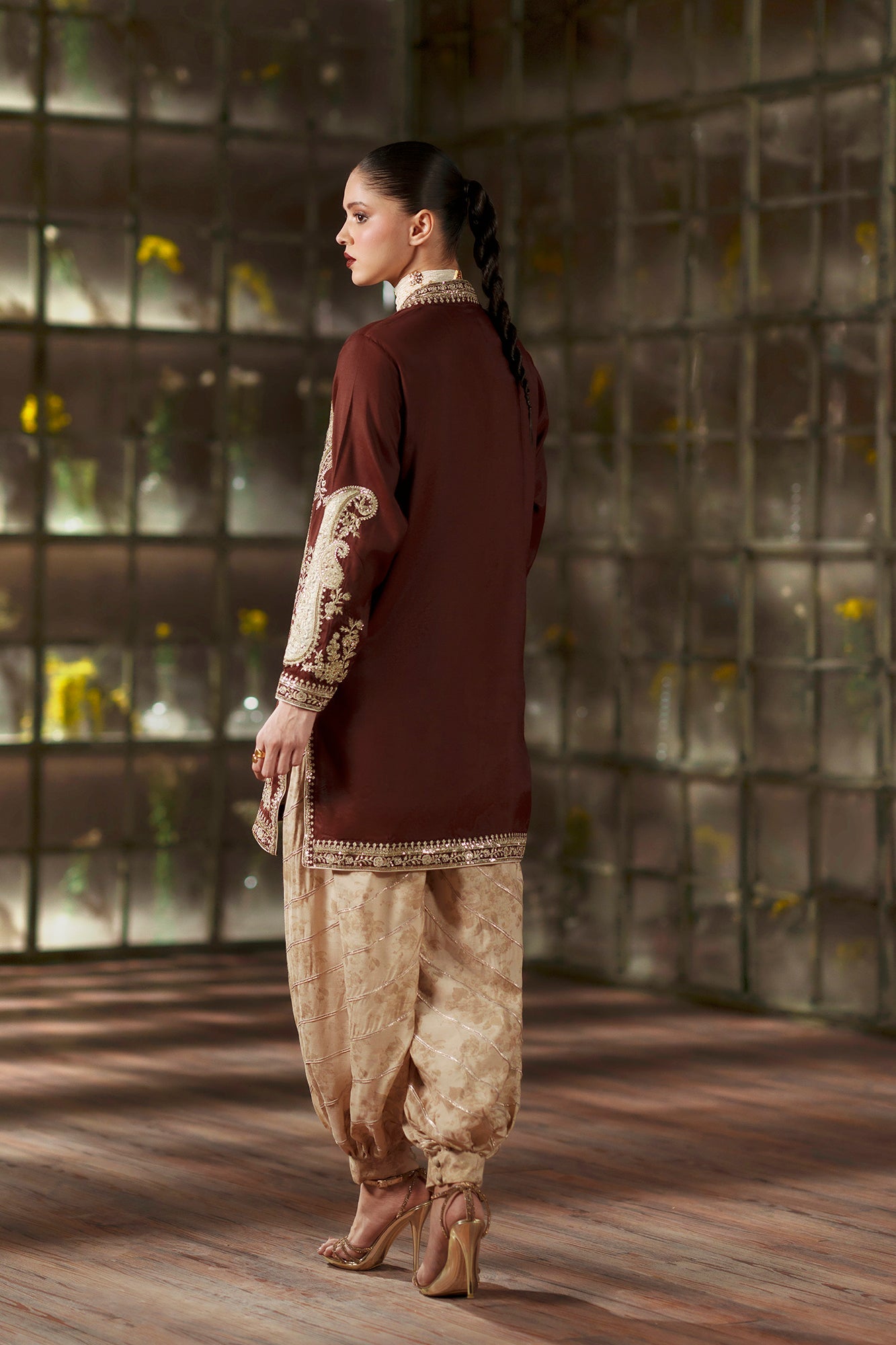 EMBROIDERED SUIT (E1129/104/823)
