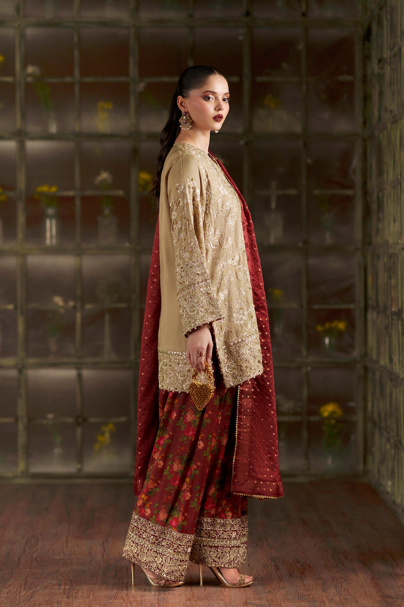 EMBROIDERED SUIT (E1131/104/007)