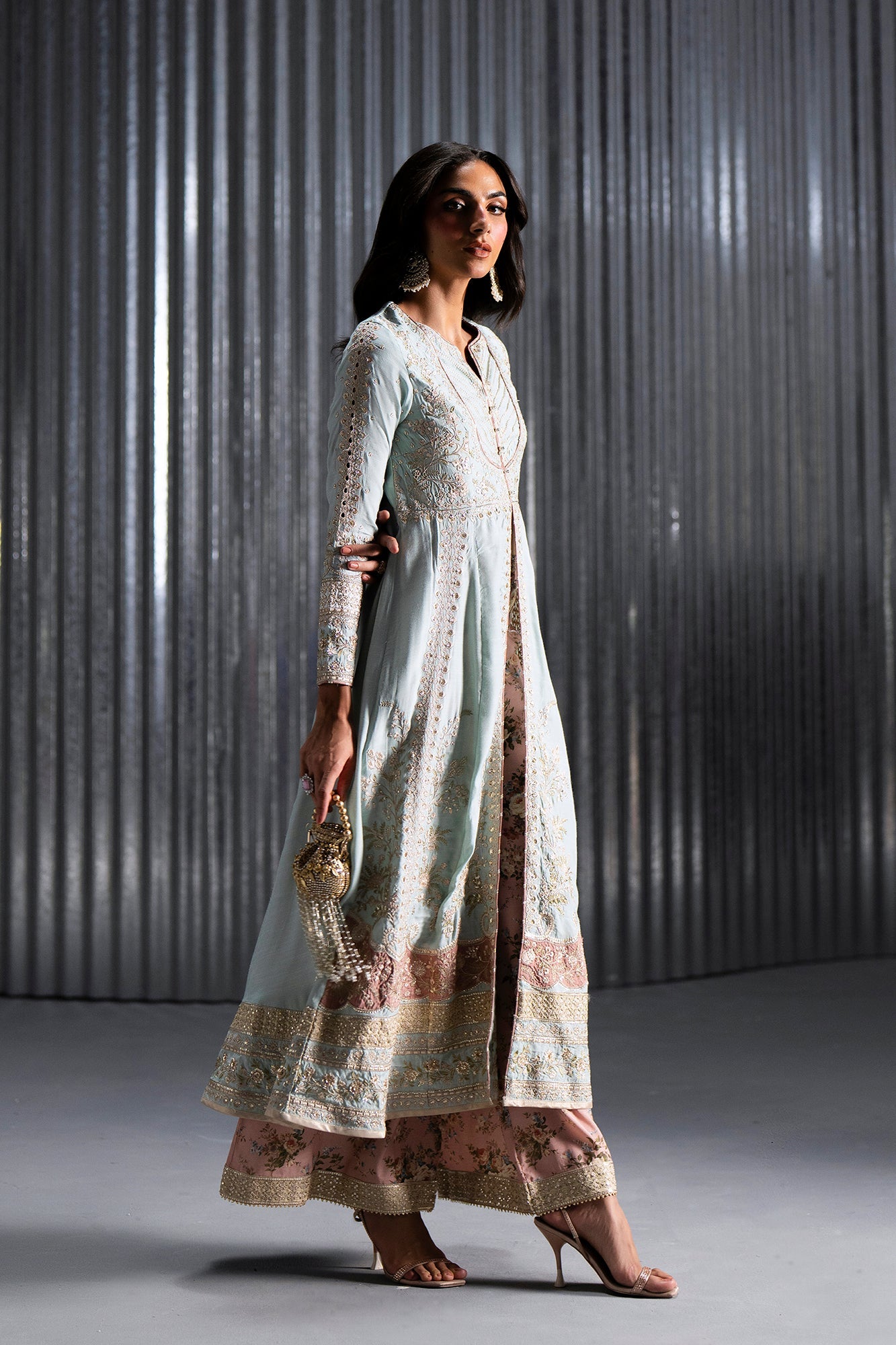 EMBROIDERED SUIT (E1132/104/617)