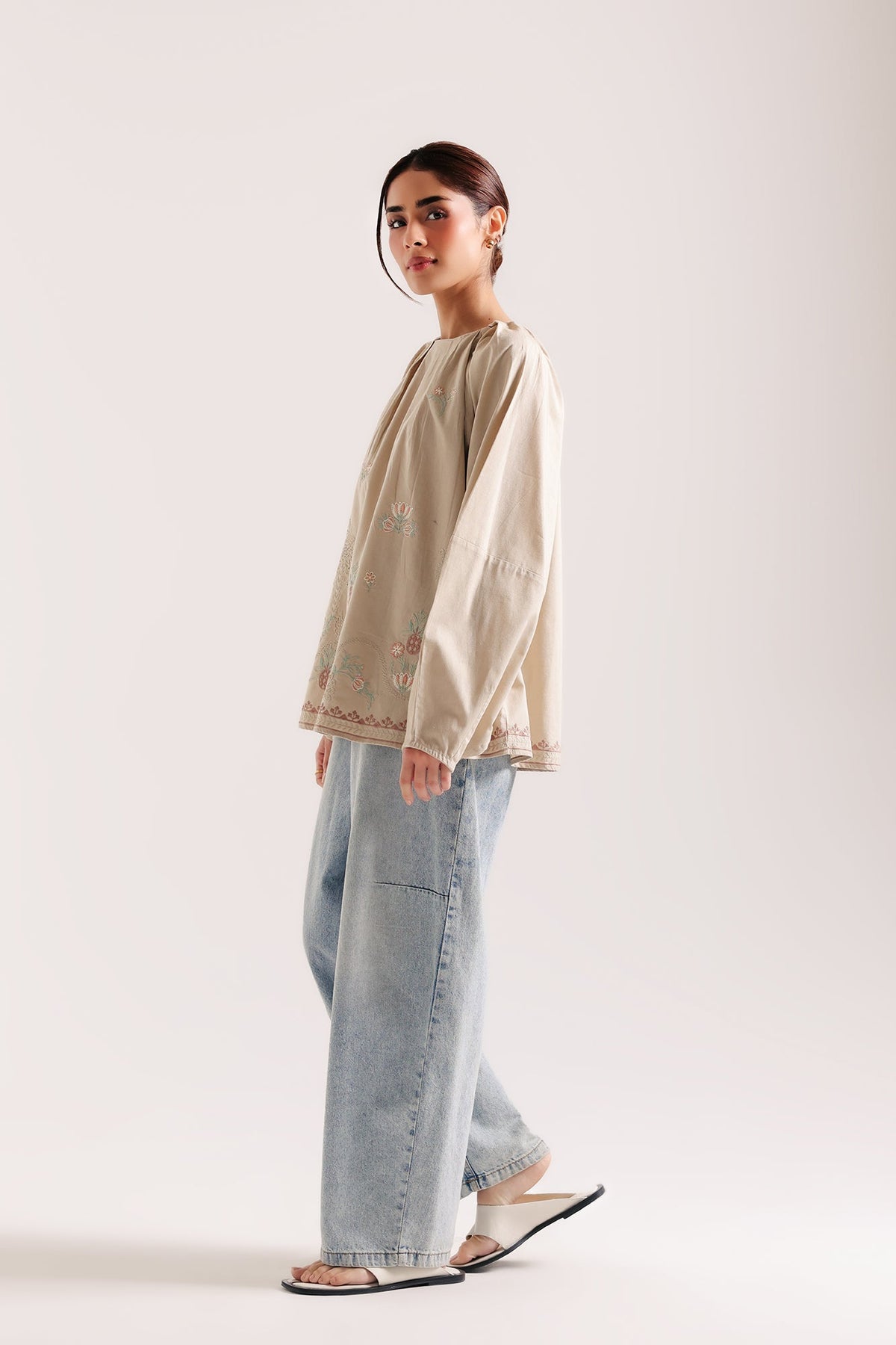 EMBROIDERED TOP (E1133/101/006)