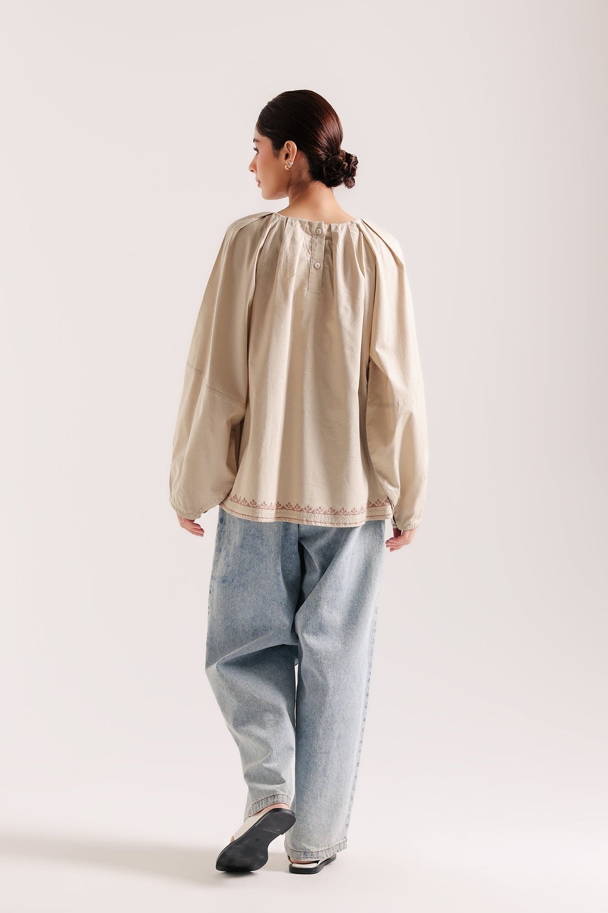 EMBROIDERED TOP (E1133/101/006)