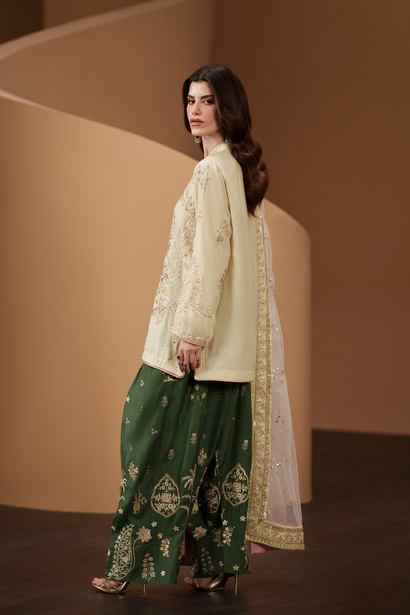 EMBROIDERED SUIT (E1134/104/112)