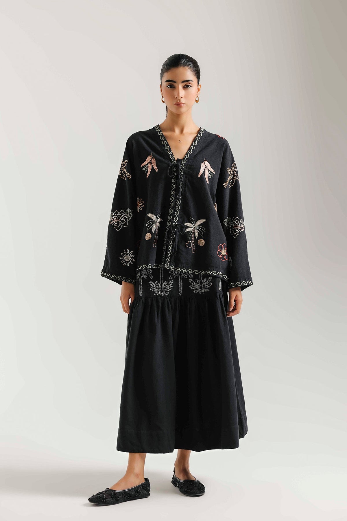 EMBROIDERED TOP (E1138/101/902)