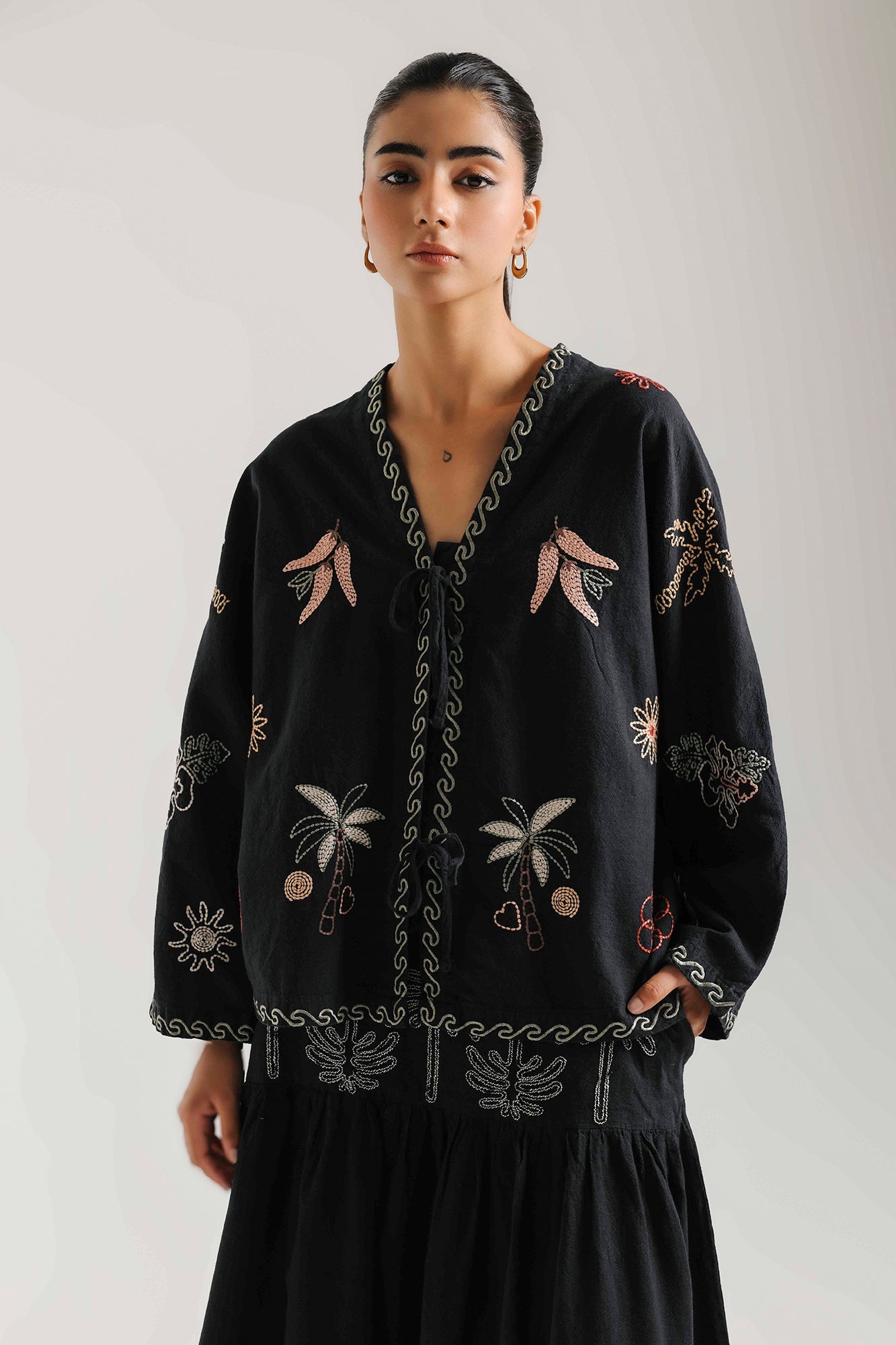 EMBROIDERED TOP (E1138/101/902)