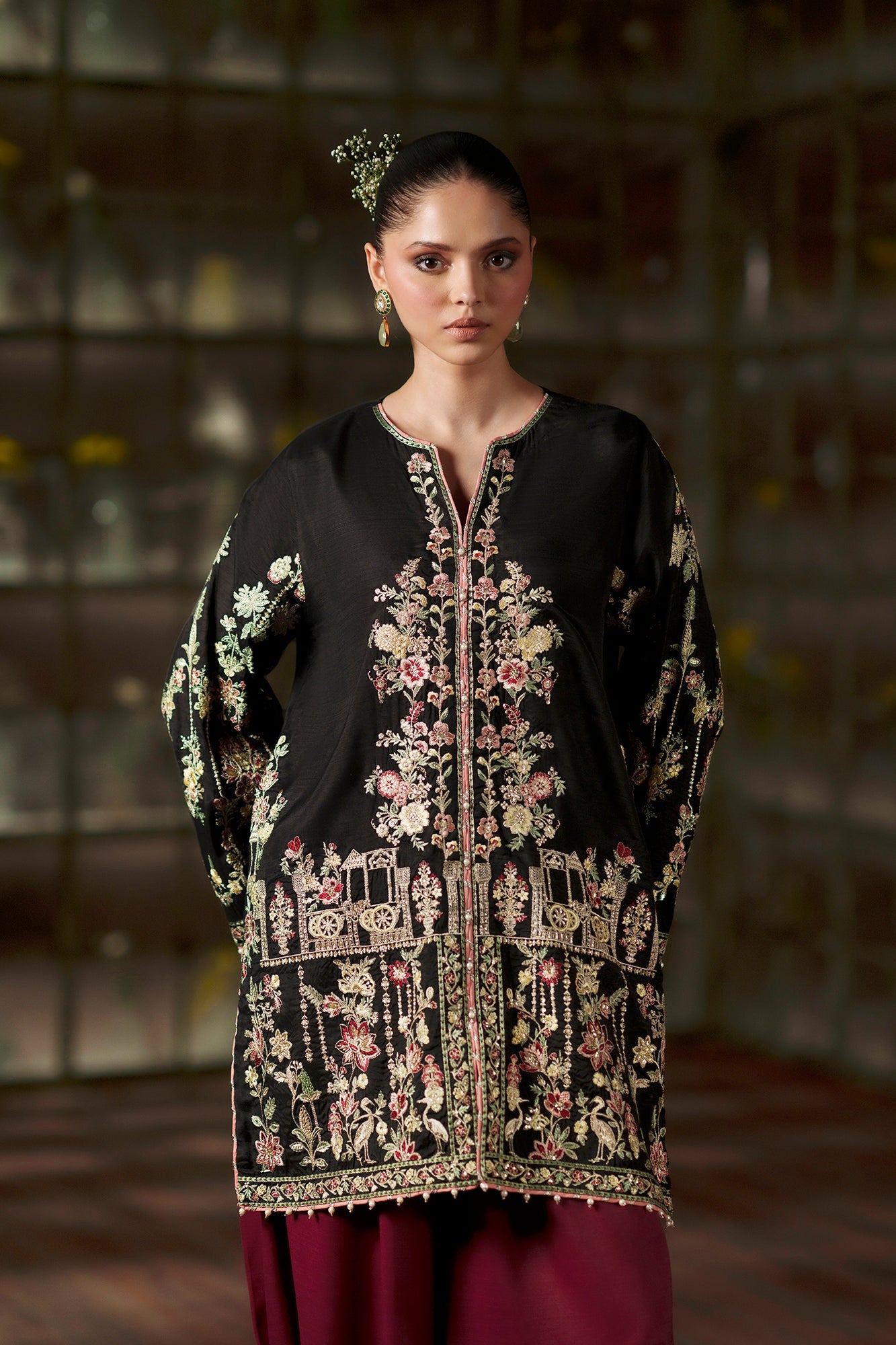 EMBROIDERED SUIT (E1139/104/902)