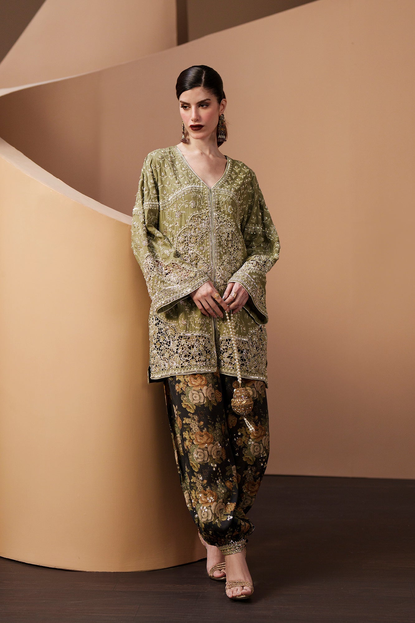 EMBROIDERED SUIT (E1140/104/121)