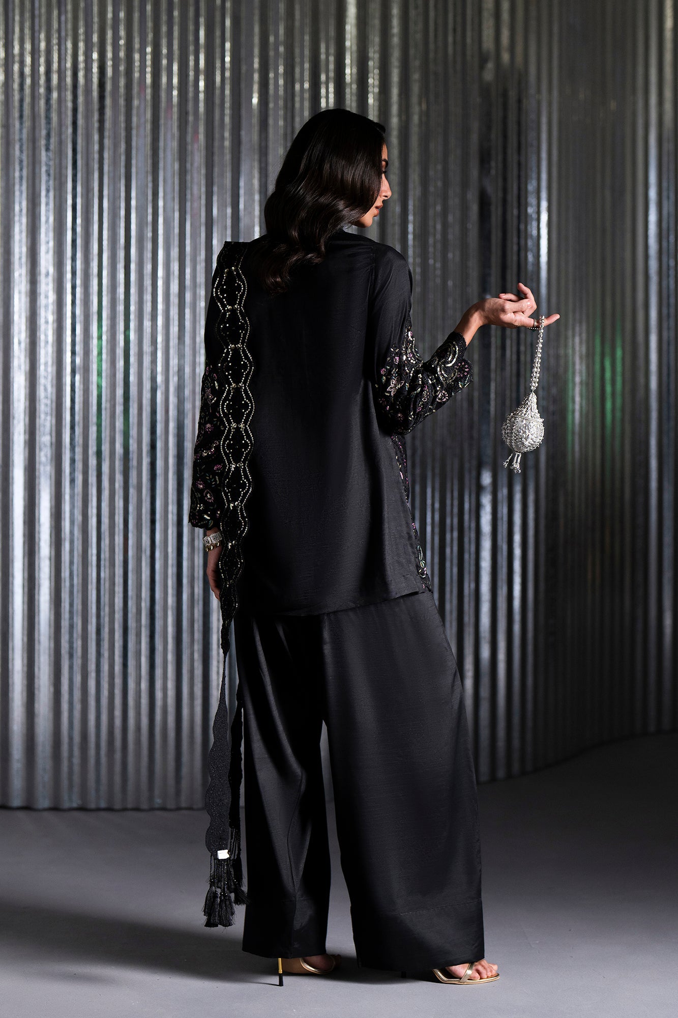 EMBROIDERED SUIT (E1142/104/902)