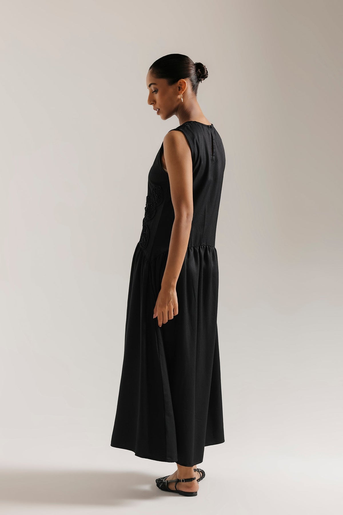 EMBROIDERED DRESS (E1145/101/902)