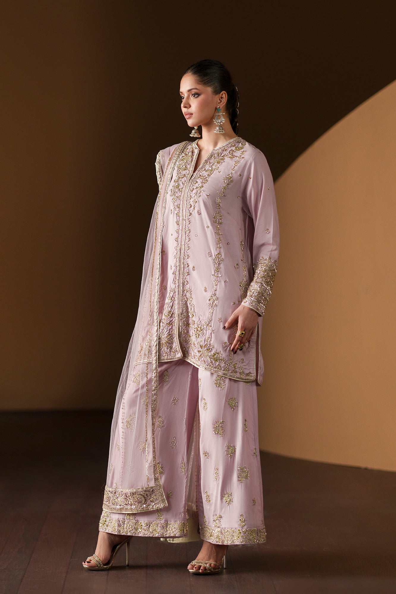 EMBROIDERED SUIT (E1147/104/530)