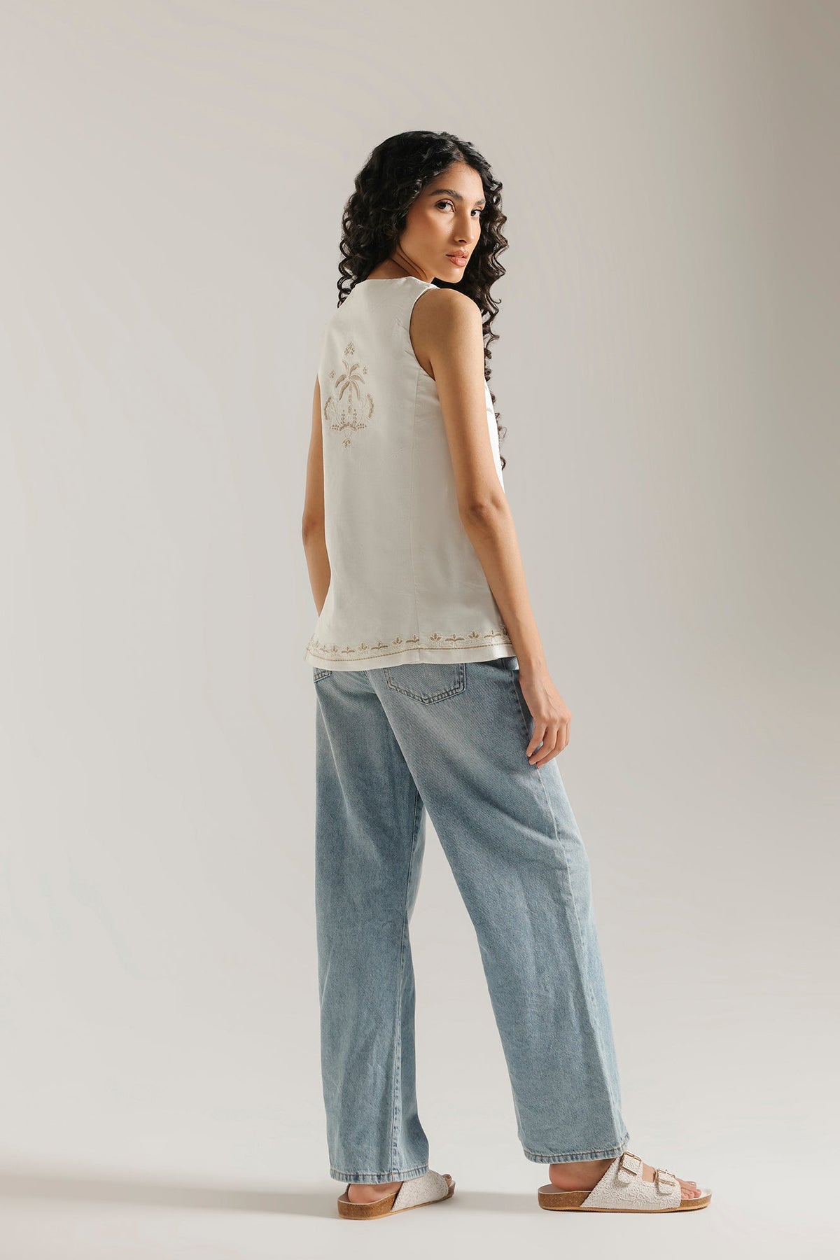 EMBROIDERED WAISTCOAT (E1152-101-001)