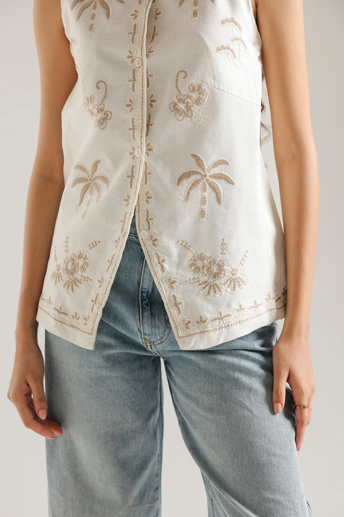 EMBROIDERED WAISTCOAT (E1152-101-001)