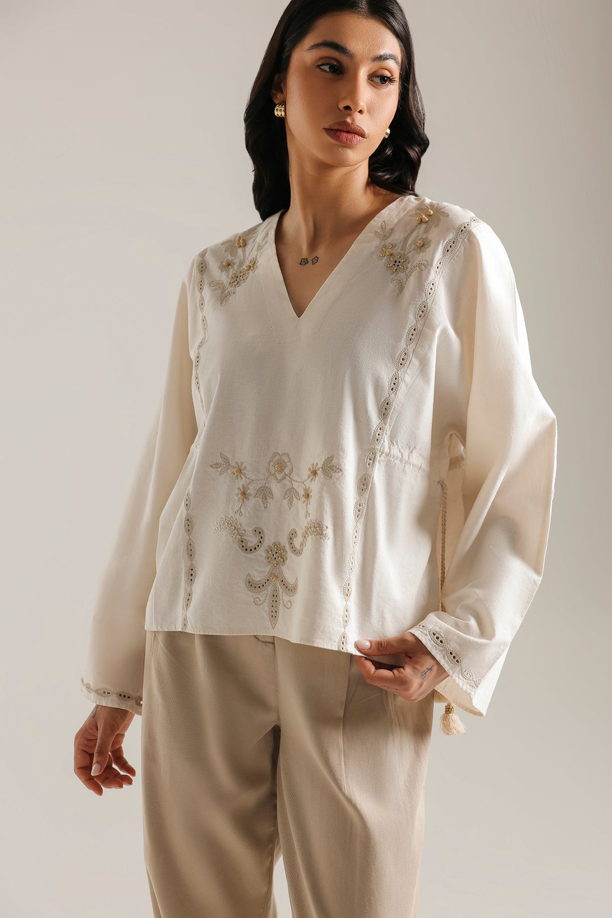 EMBROIDERED TOP (E1158/101/002)