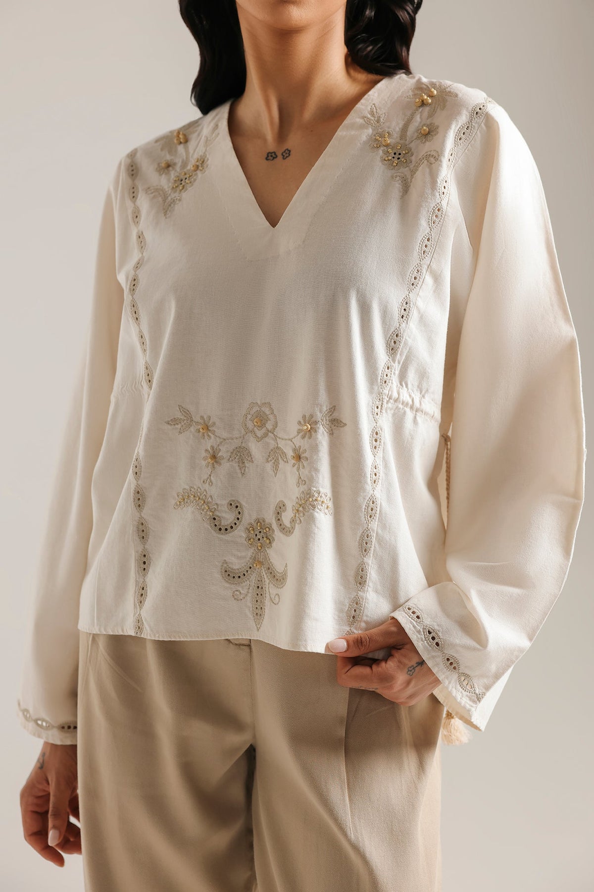 EMBROIDERED TOP (E1158/101/002)