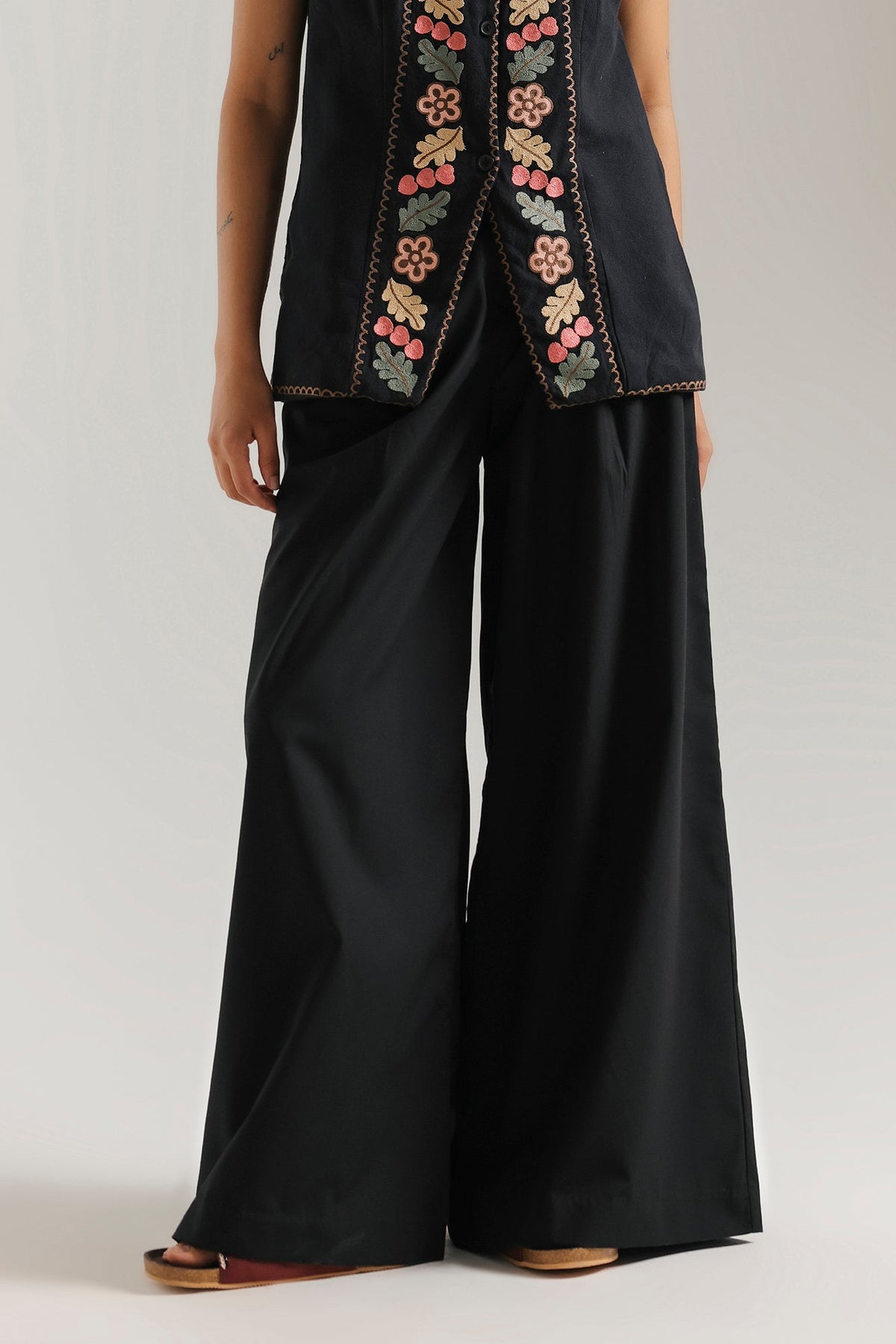EMBROIDERED WAISTCOAT (E1163/101/902)