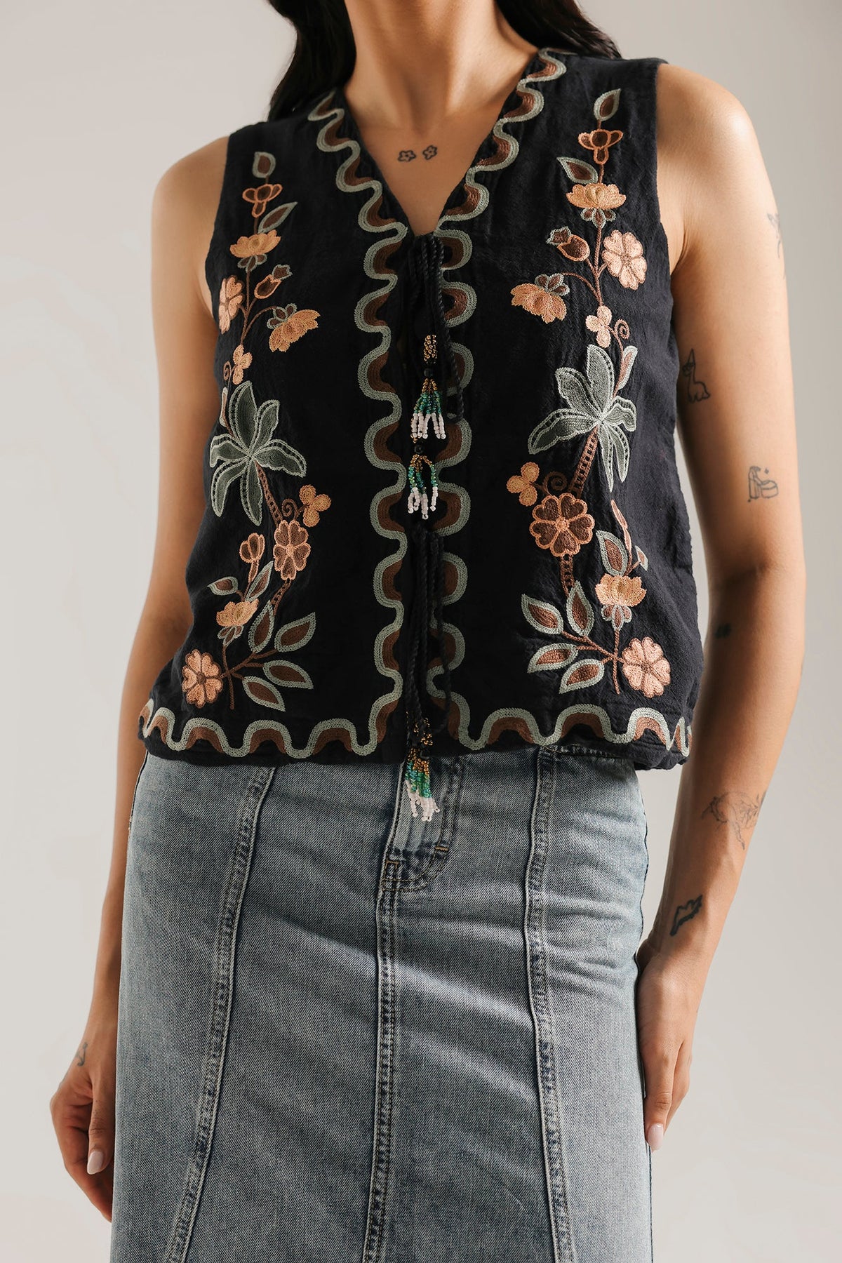 EMBROIDERED WAISTCOAT (E1167/101/902)