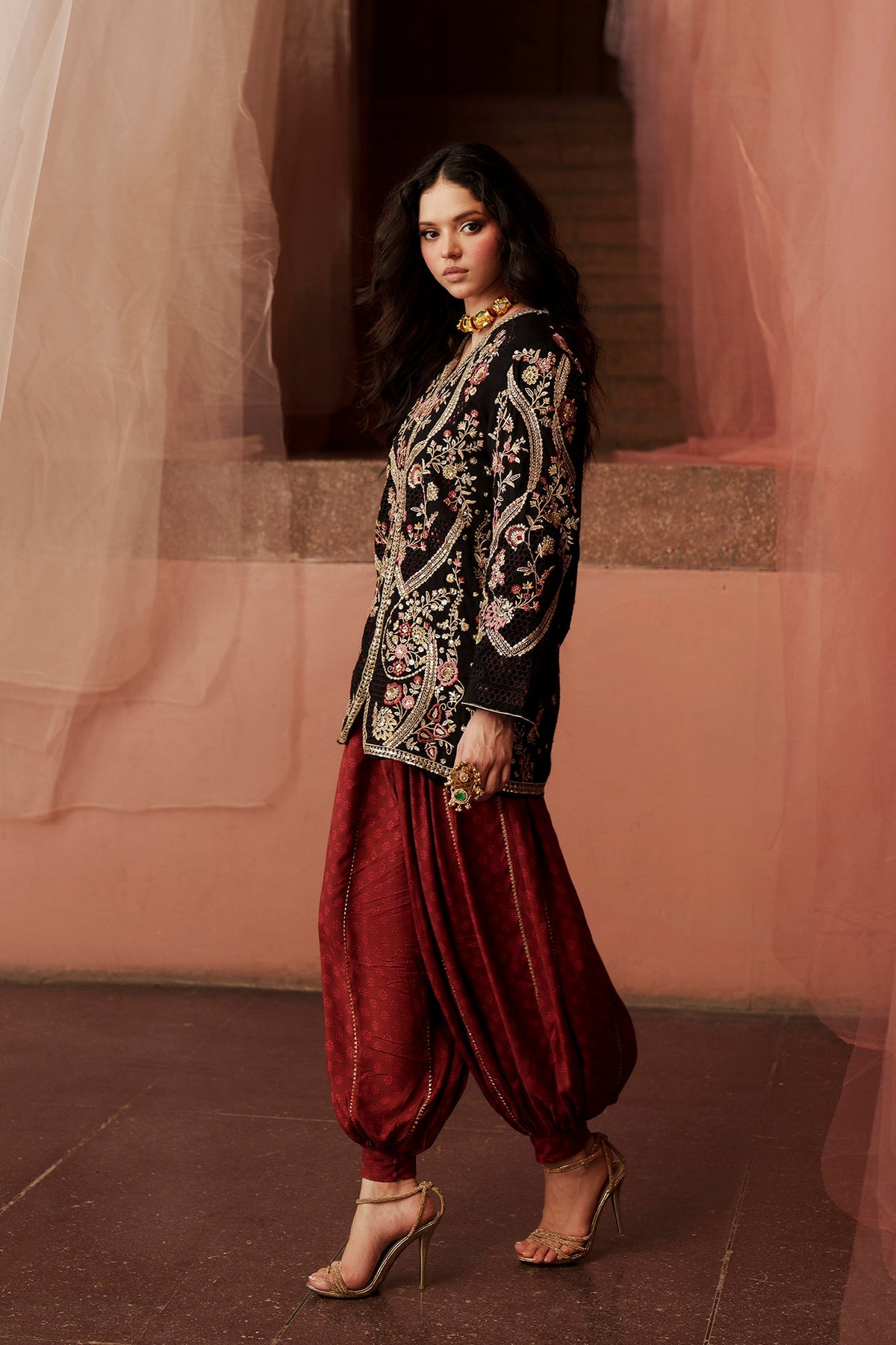 EMBROIDERED SUIT (E1200/104/902)