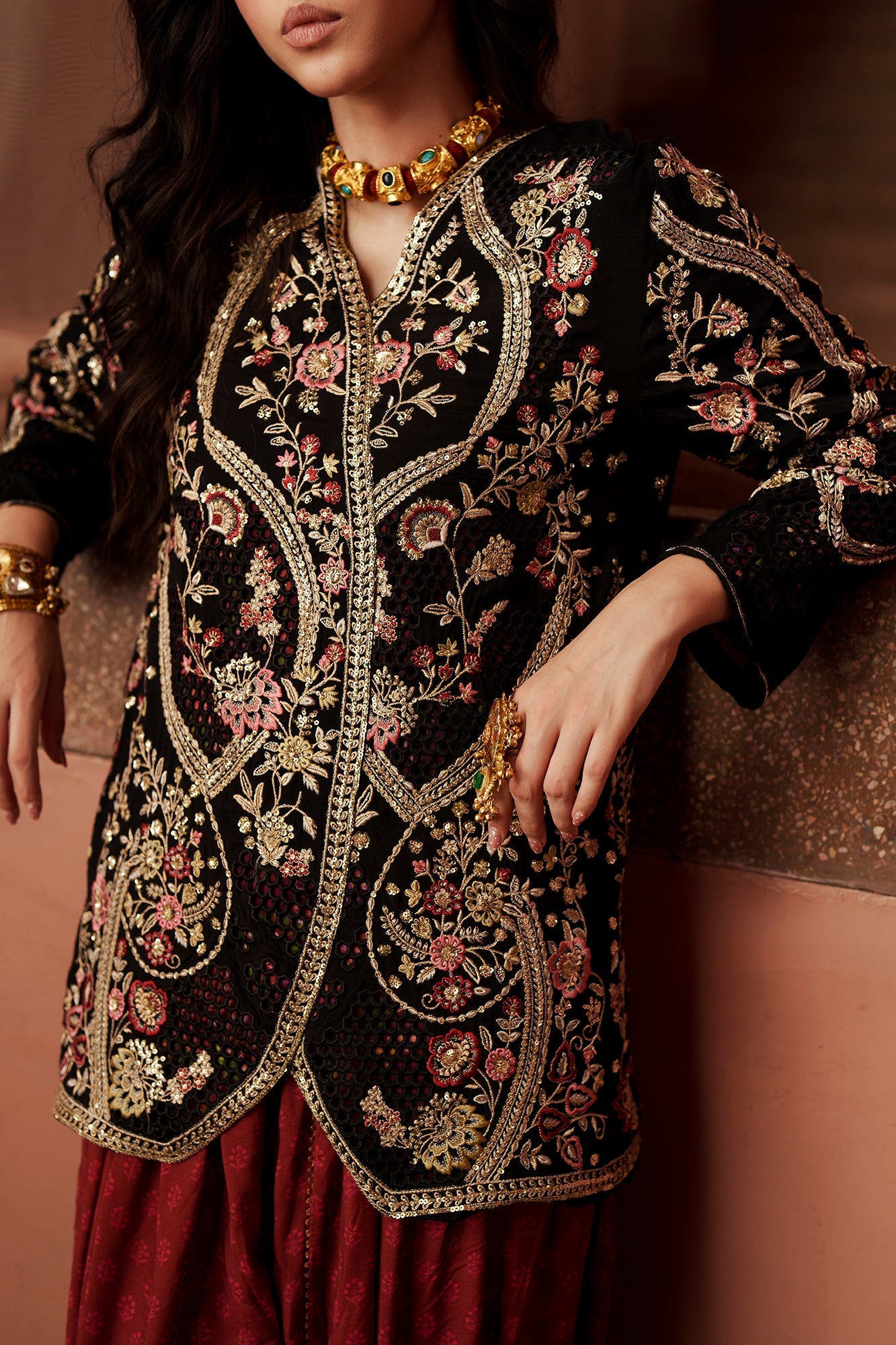 EMBROIDERED SUIT (E1200/104/902)